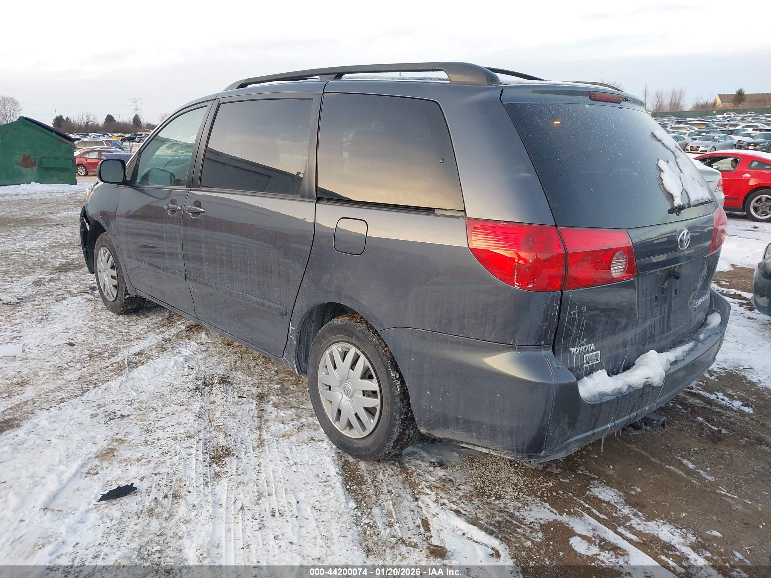 TOYOTA SIENNA image 3