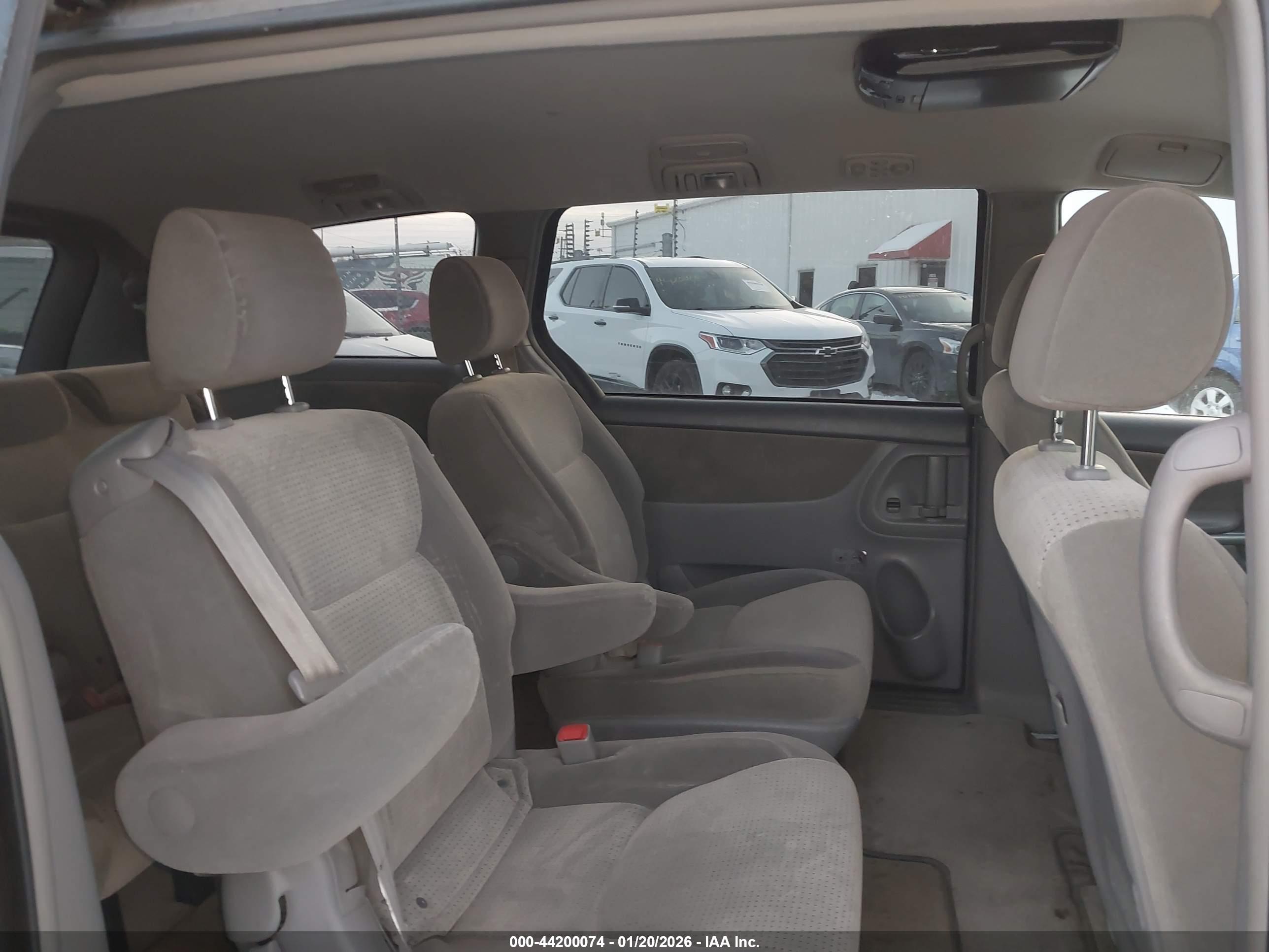TOYOTA SIENNA image 8