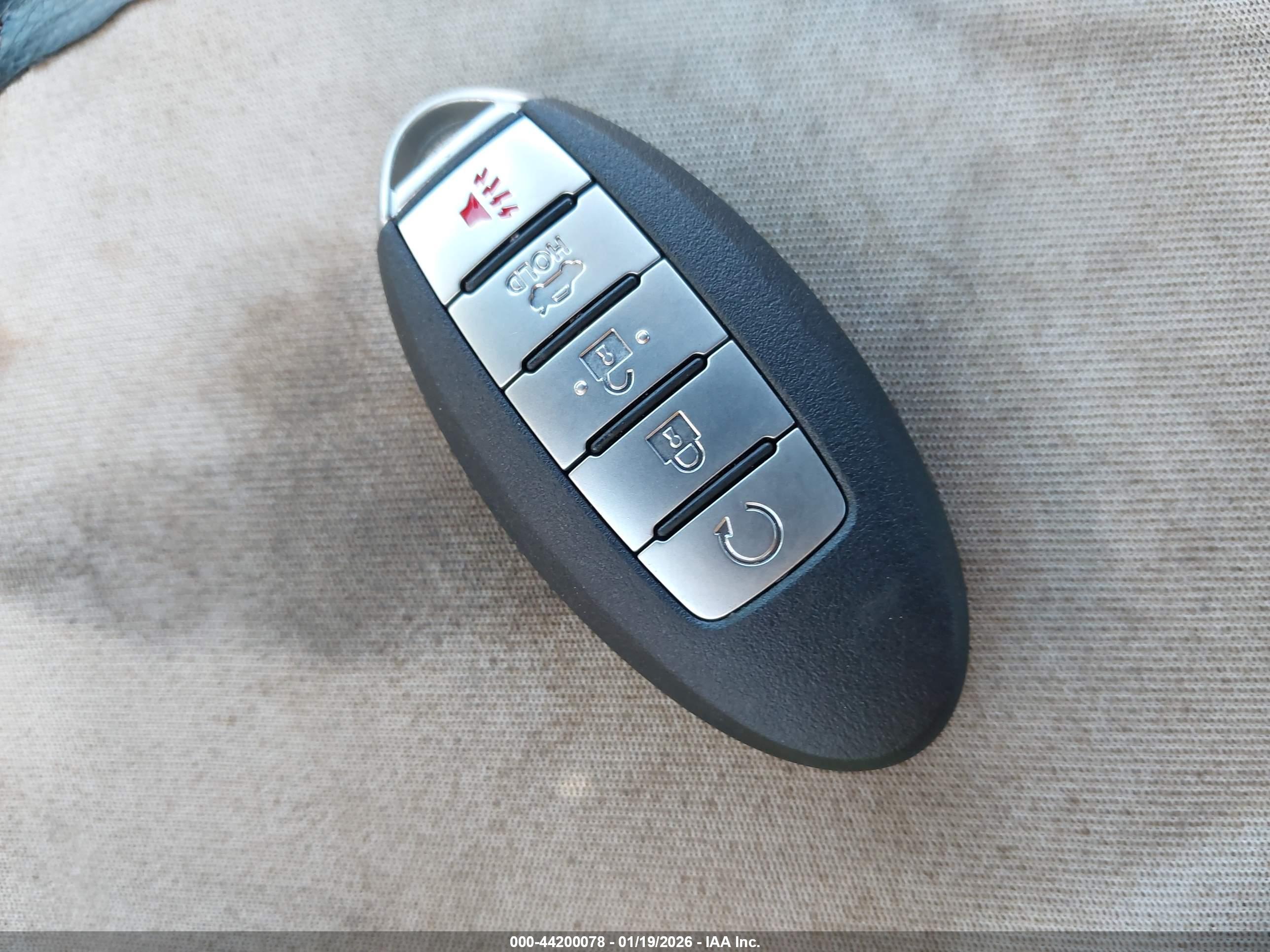 NISSAN MAXIMA image 11