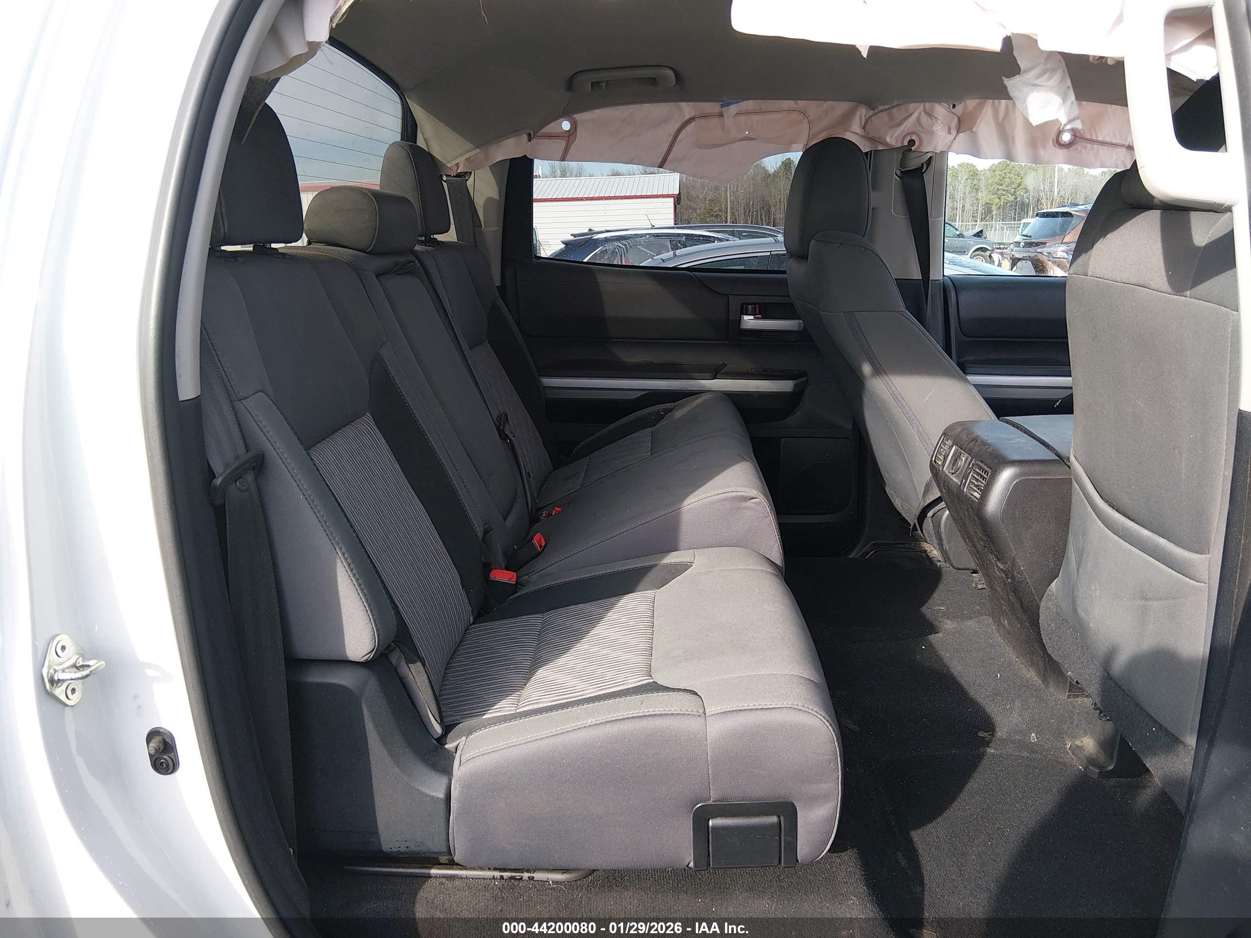 TOYOTA TUNDRA image 8