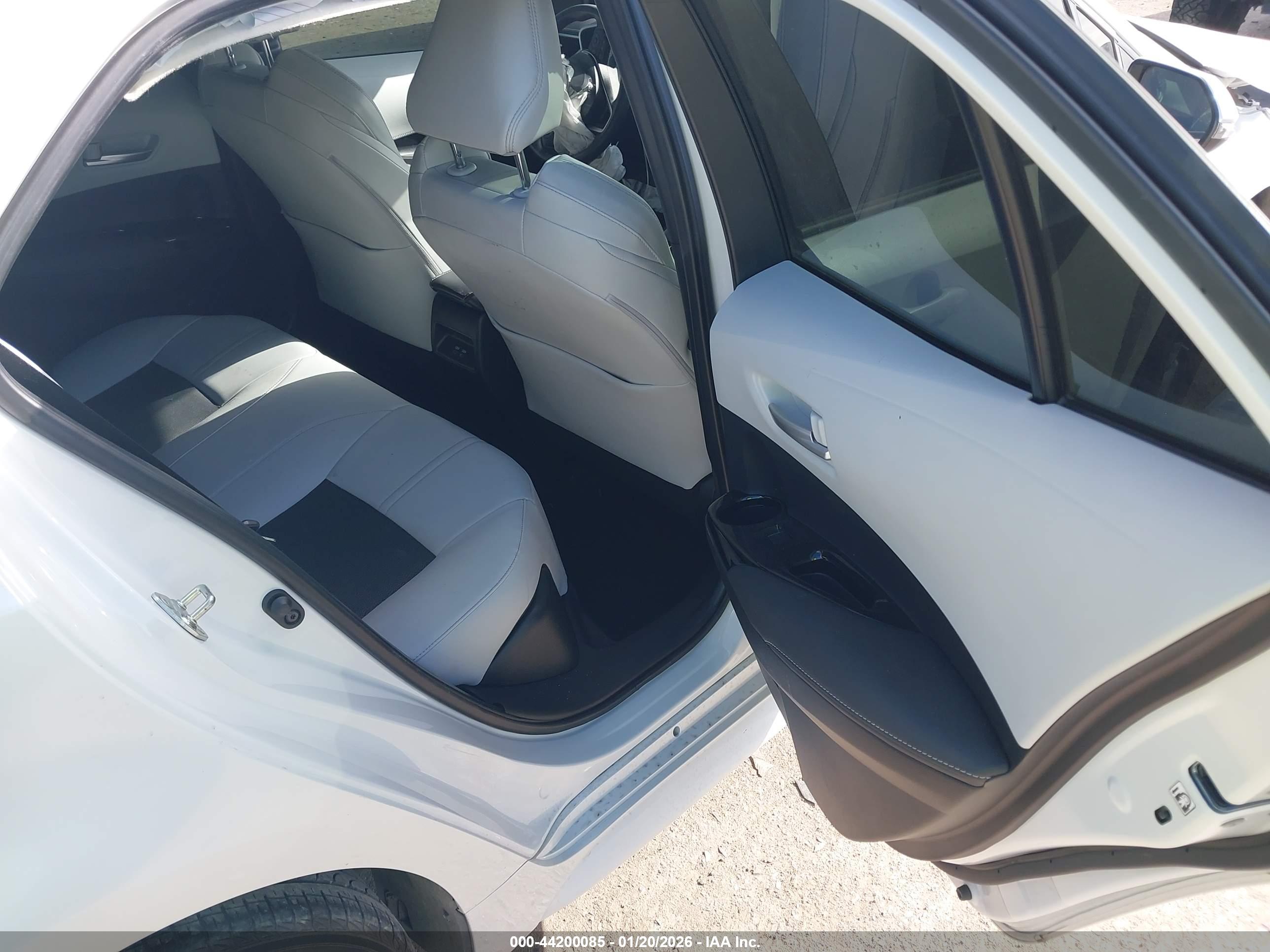 TOYOTA COROLLA image 8