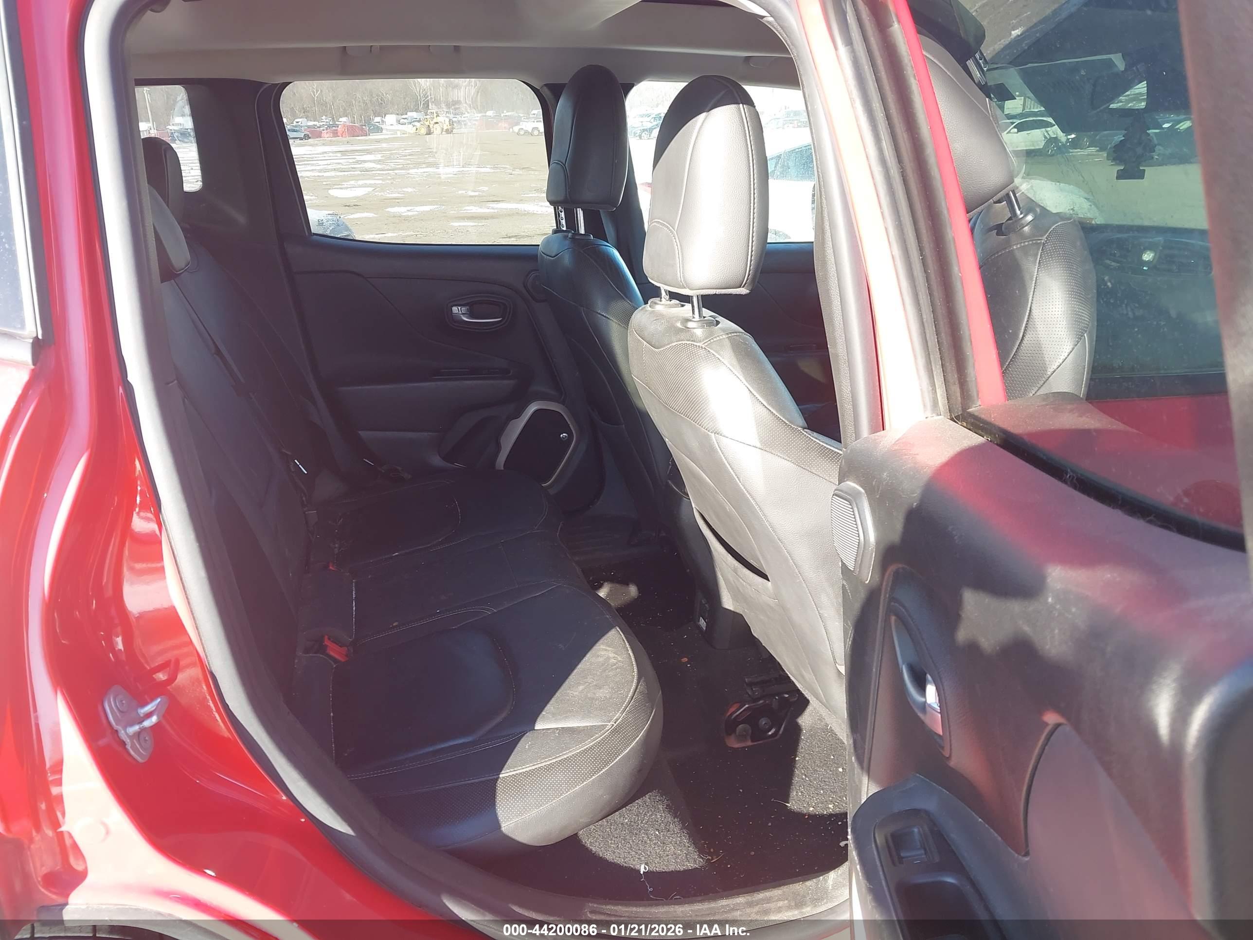 JEEP RENEGADE image 8