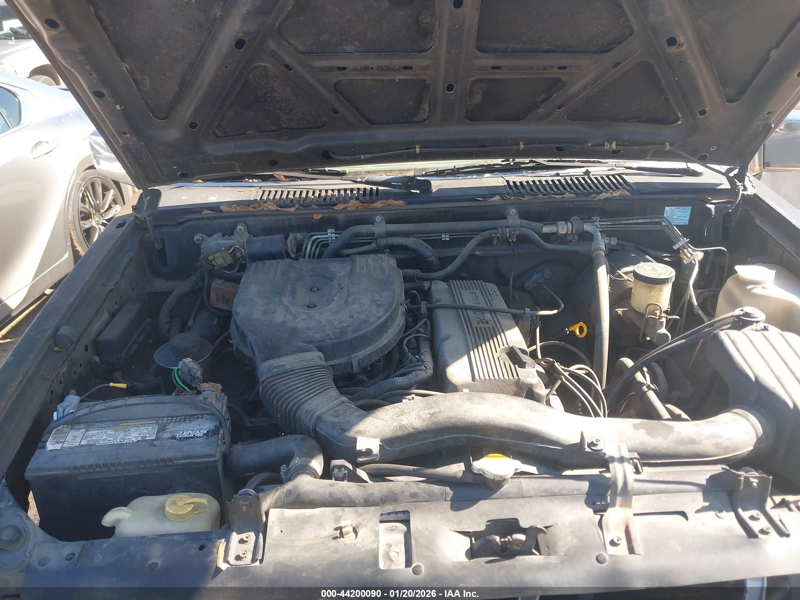 NISSAN TRUCK image 10