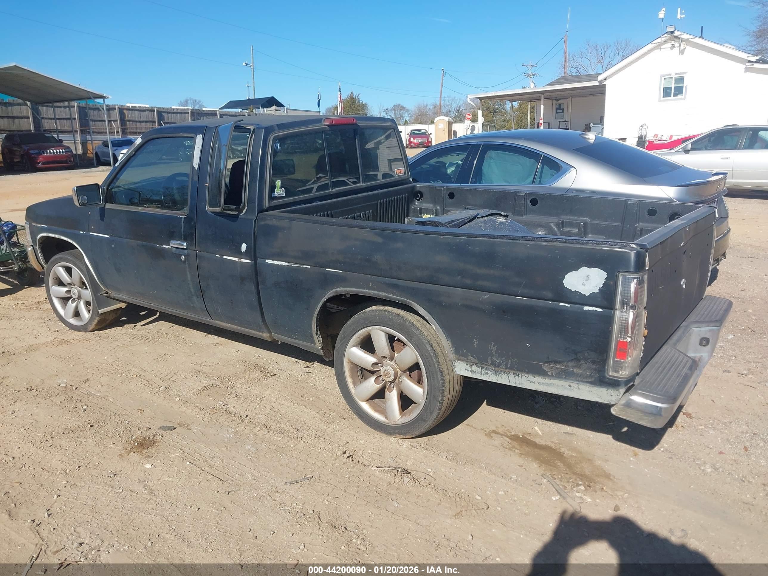 NISSAN TRUCK image 3