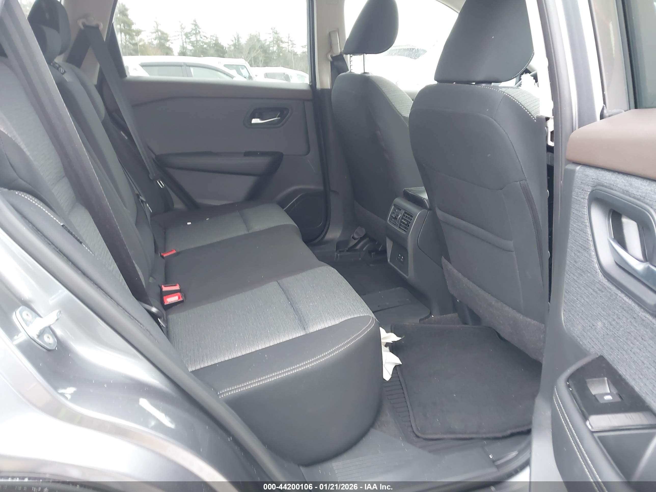 NISSAN ROGUE image 8