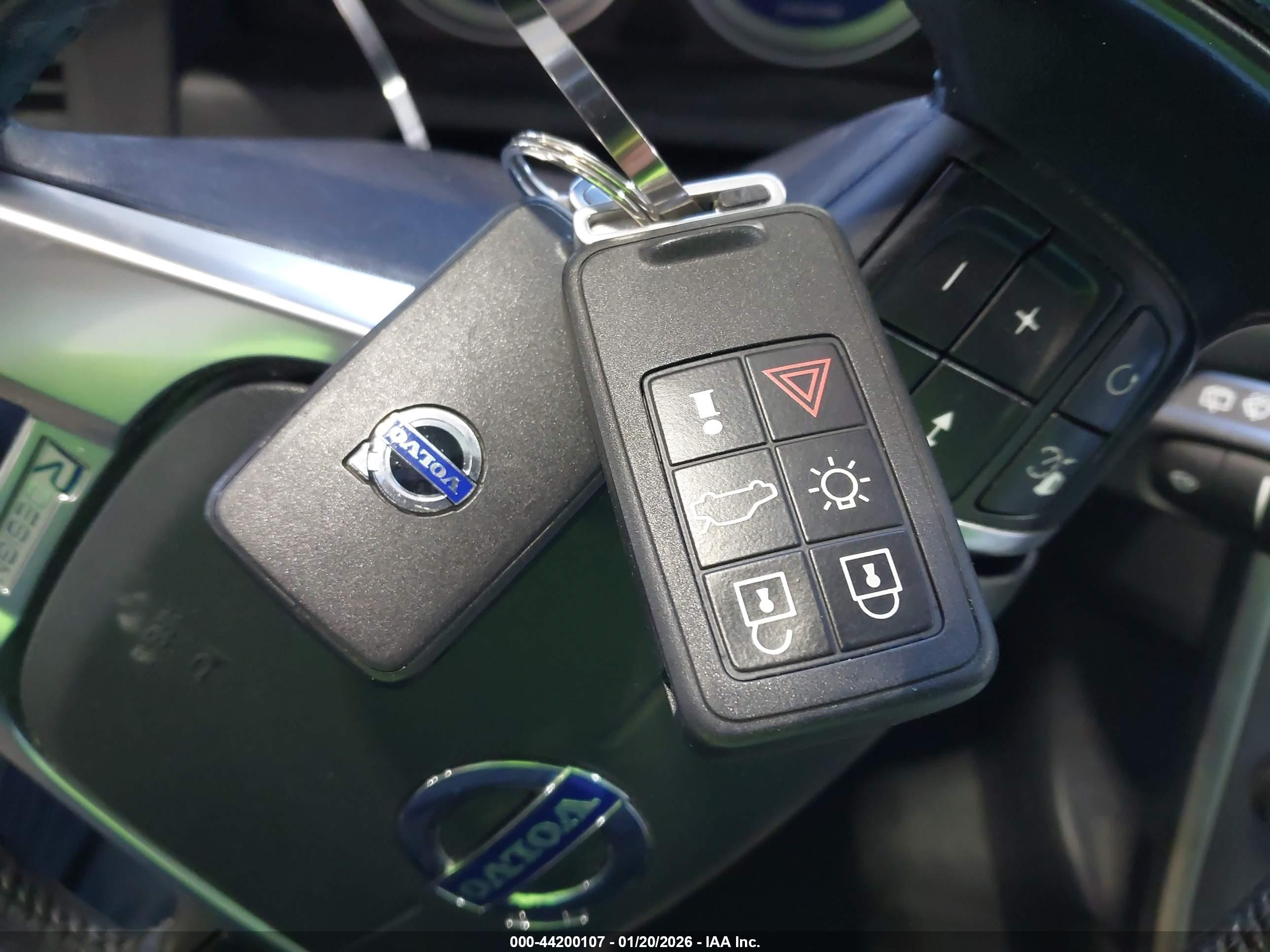 VOLVO XC60 image 11