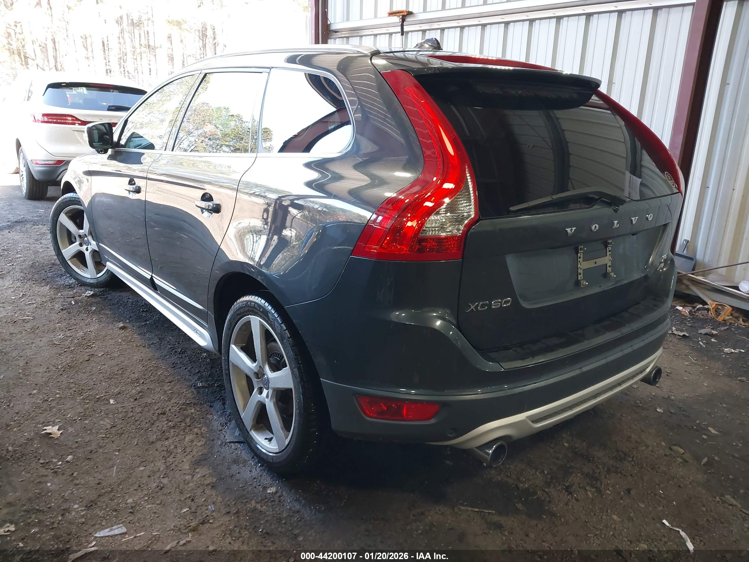 VOLVO XC60 image 3