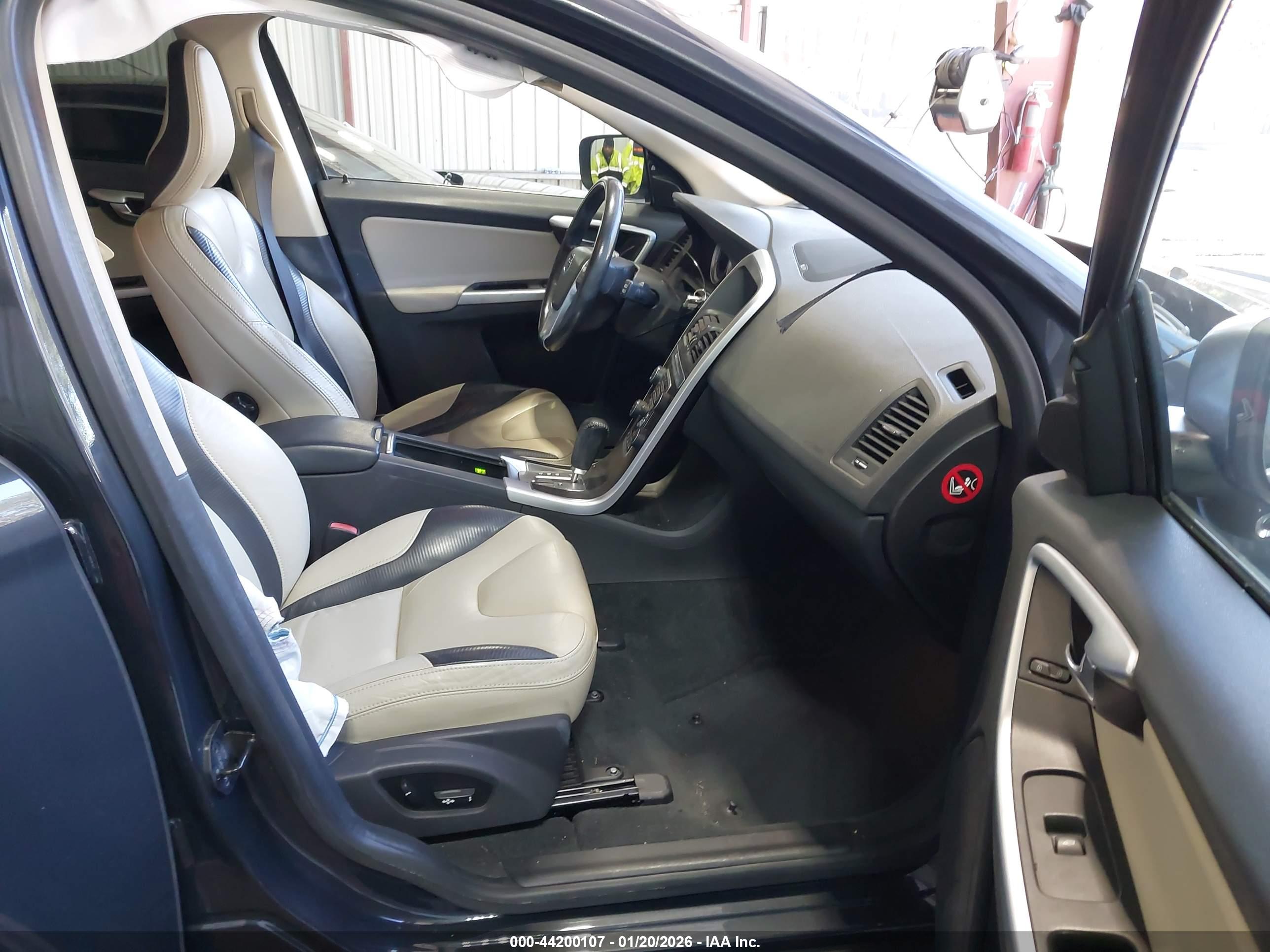 VOLVO XC60 image 5