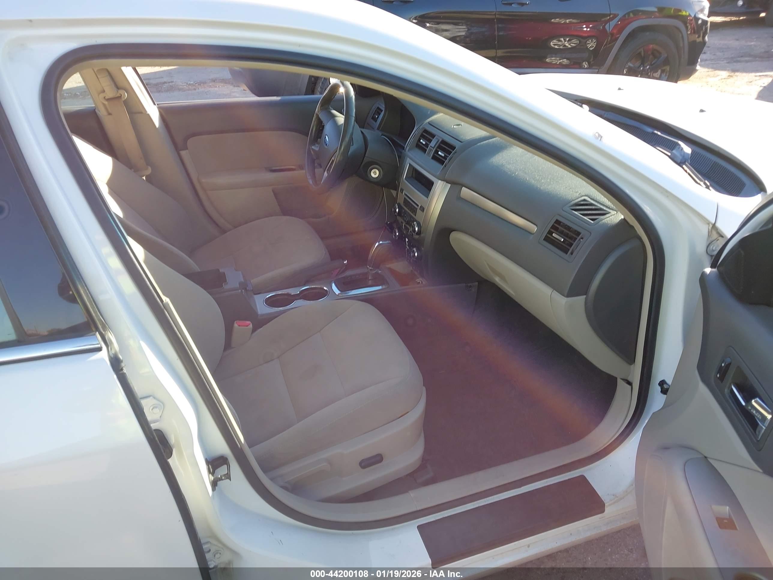 FORD FUSION image 5
