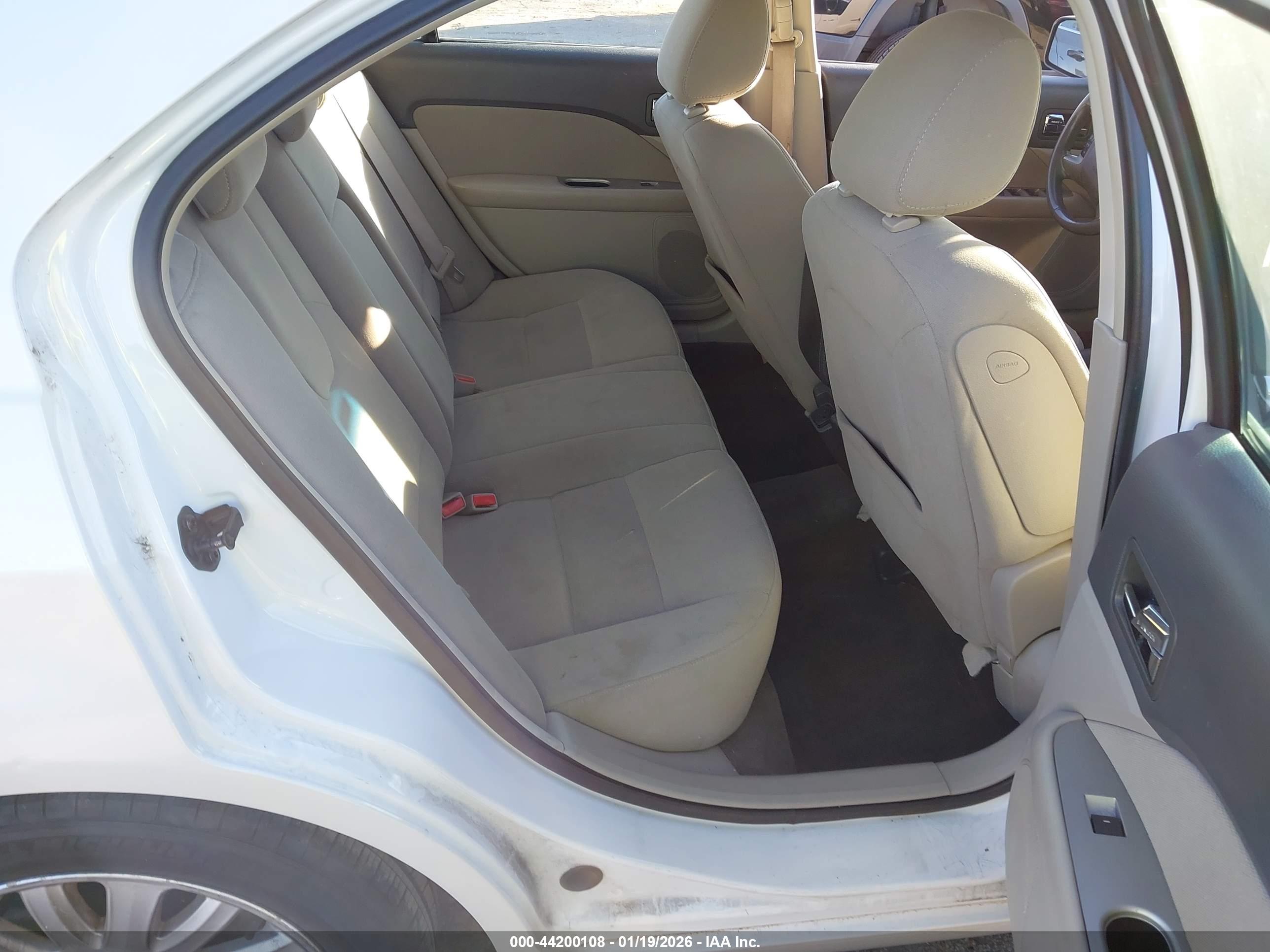 FORD FUSION image 8