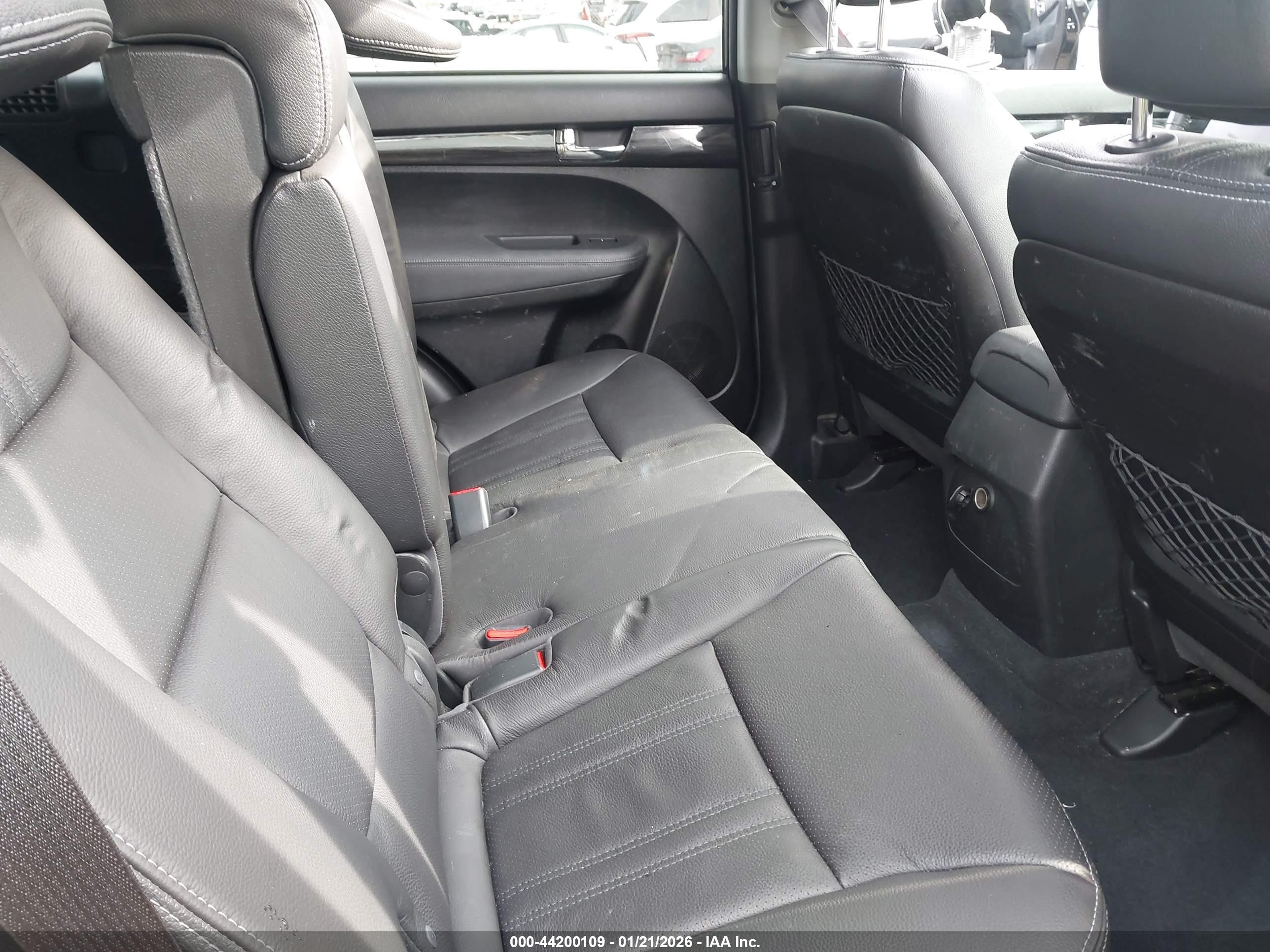KIA SORENTO image 8