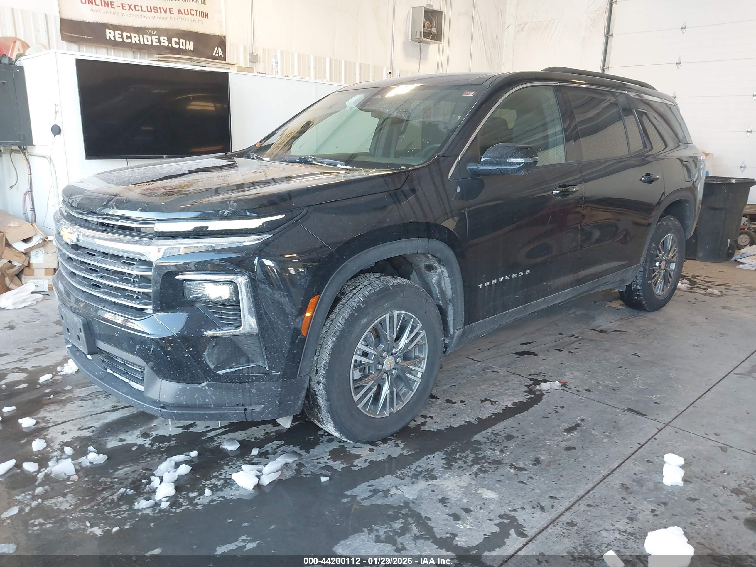 CHEVROLET TRAVERSE image 2