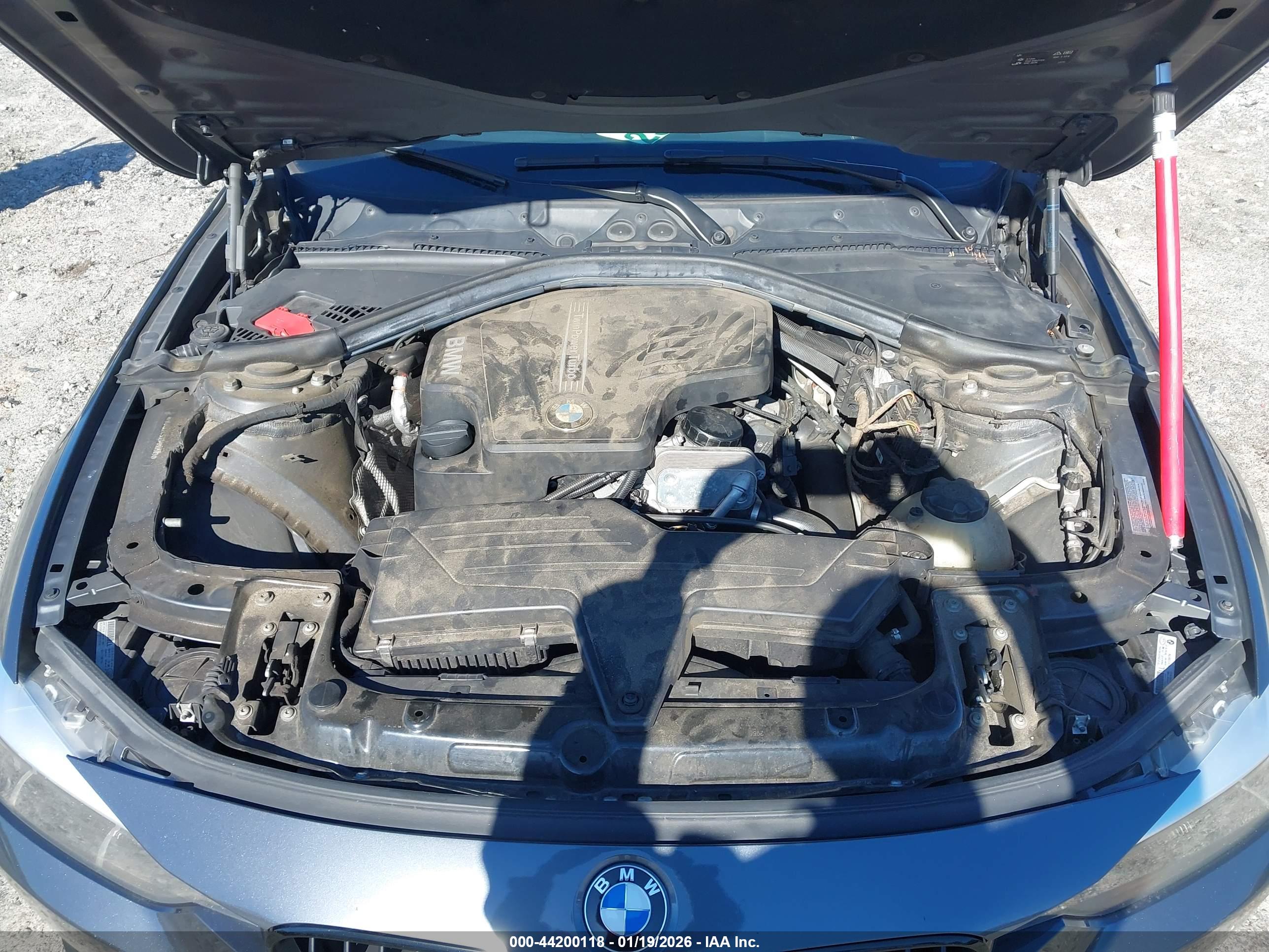 BMW 320I image 10