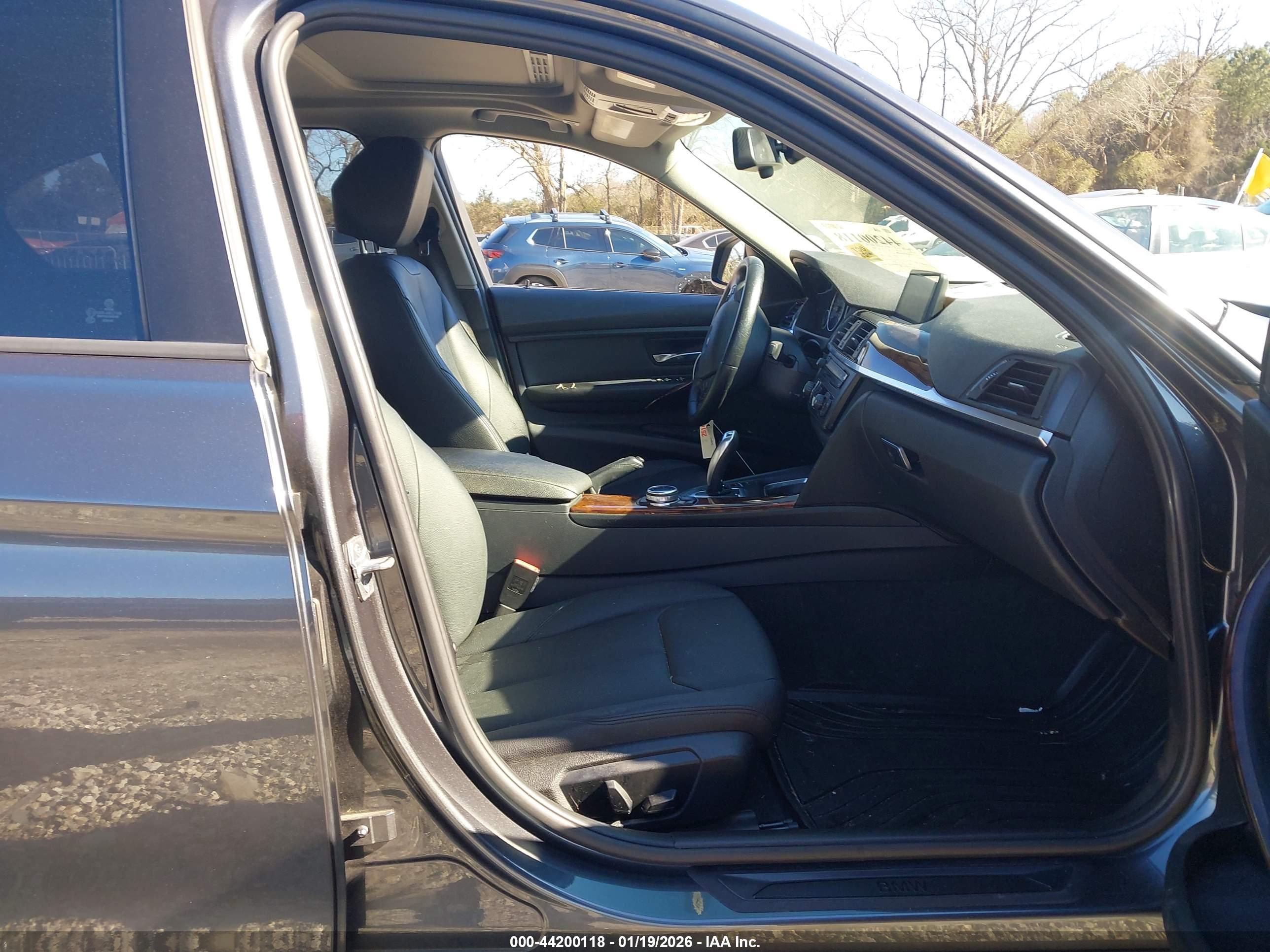 BMW 320I image 5