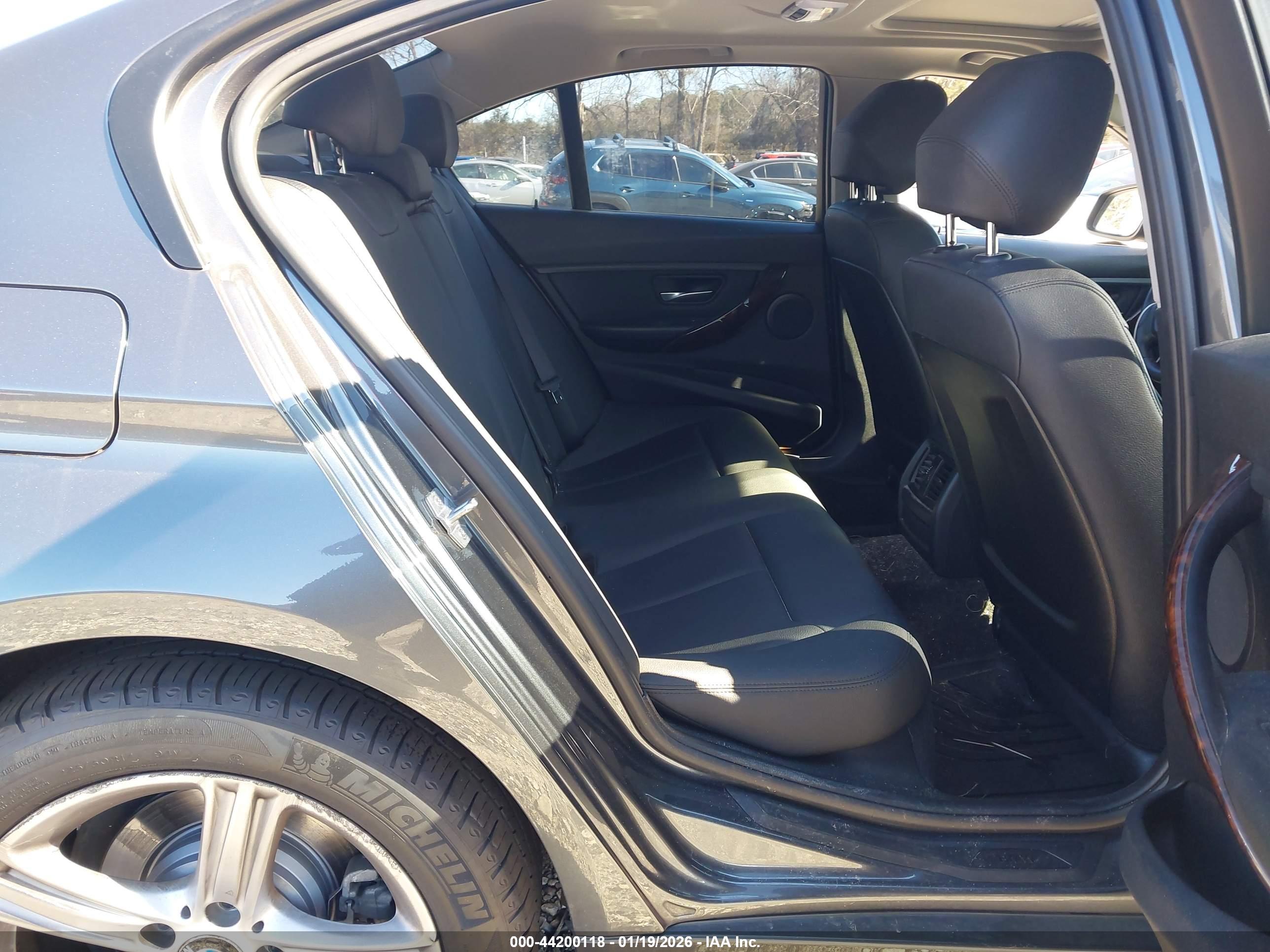 BMW 320I image 8