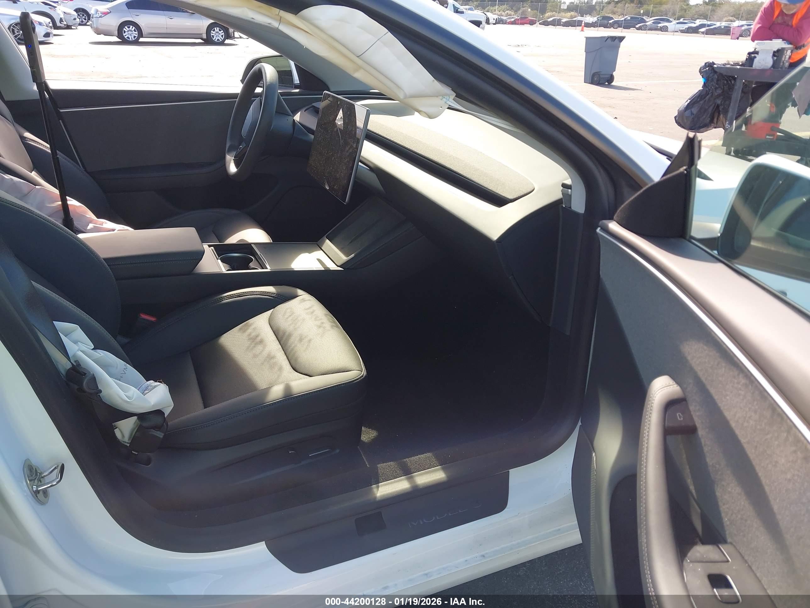 TESLA MODEL image 5
