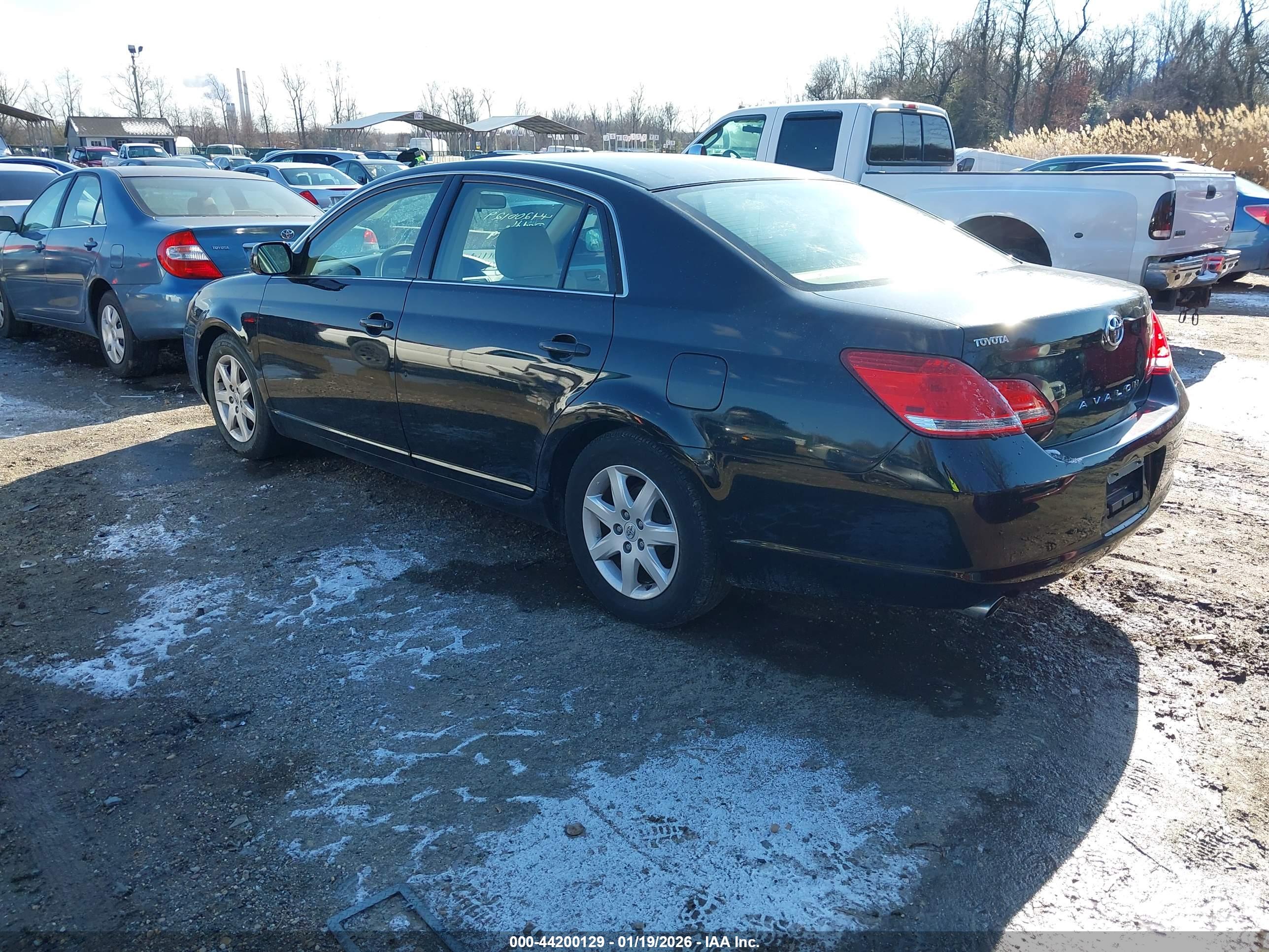 TOYOTA AVALON image 3
