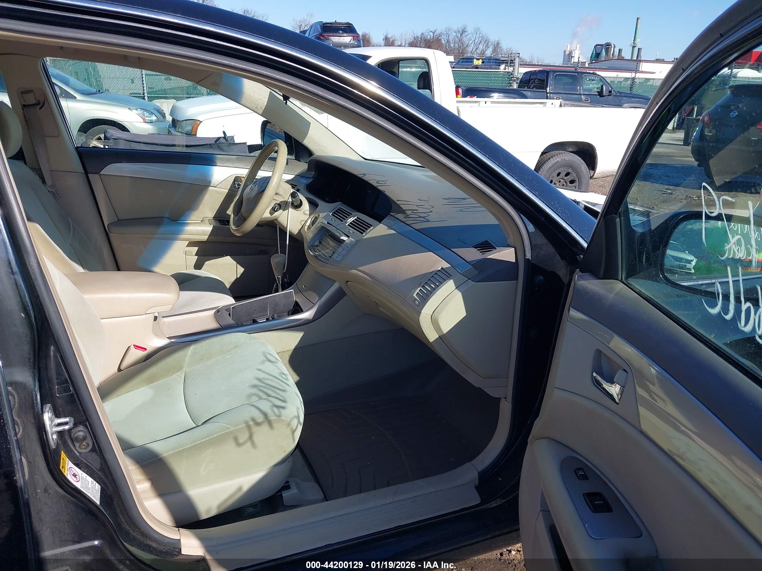TOYOTA AVALON image 5