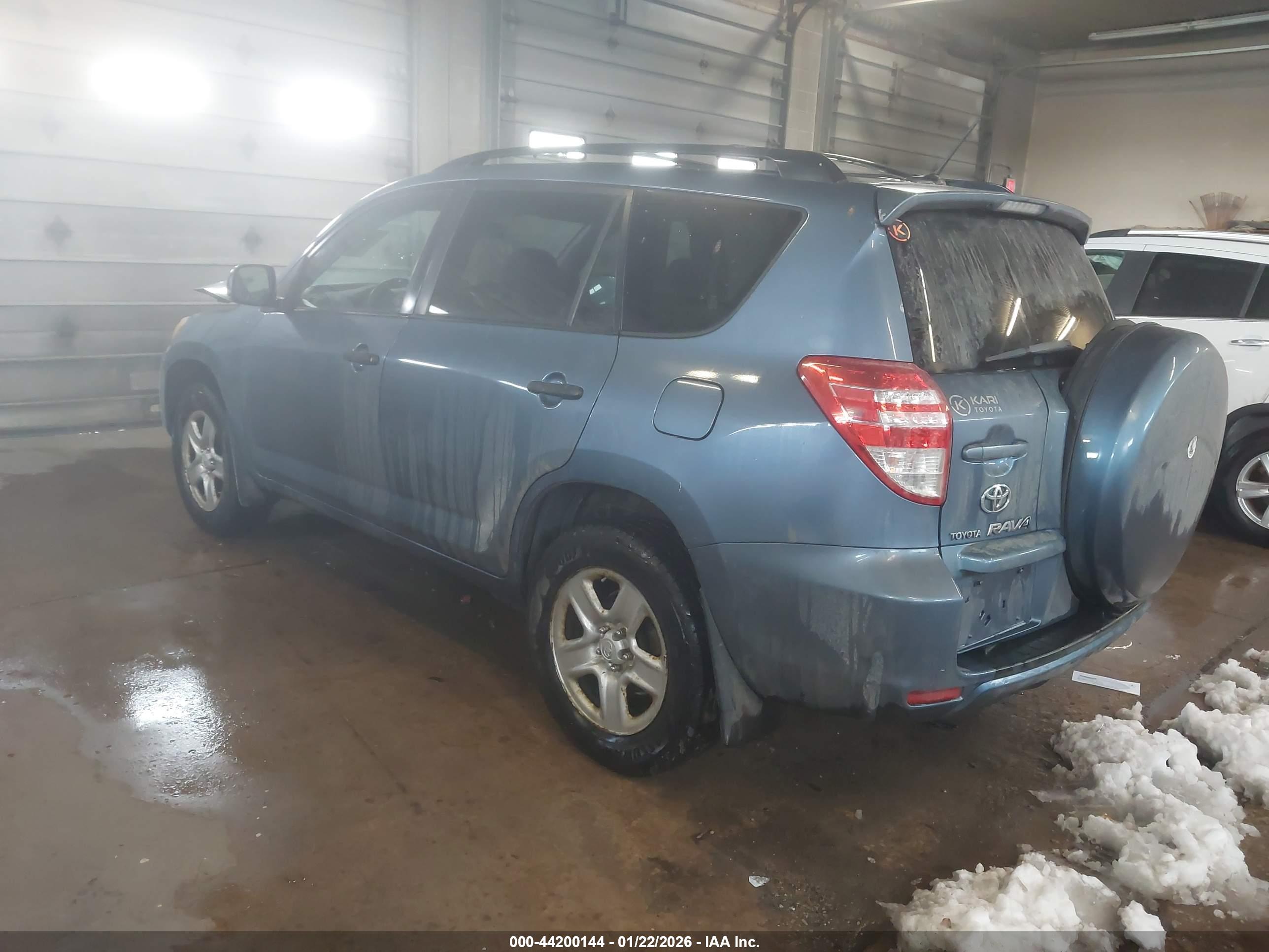 TOYOTA RAV4 image 3