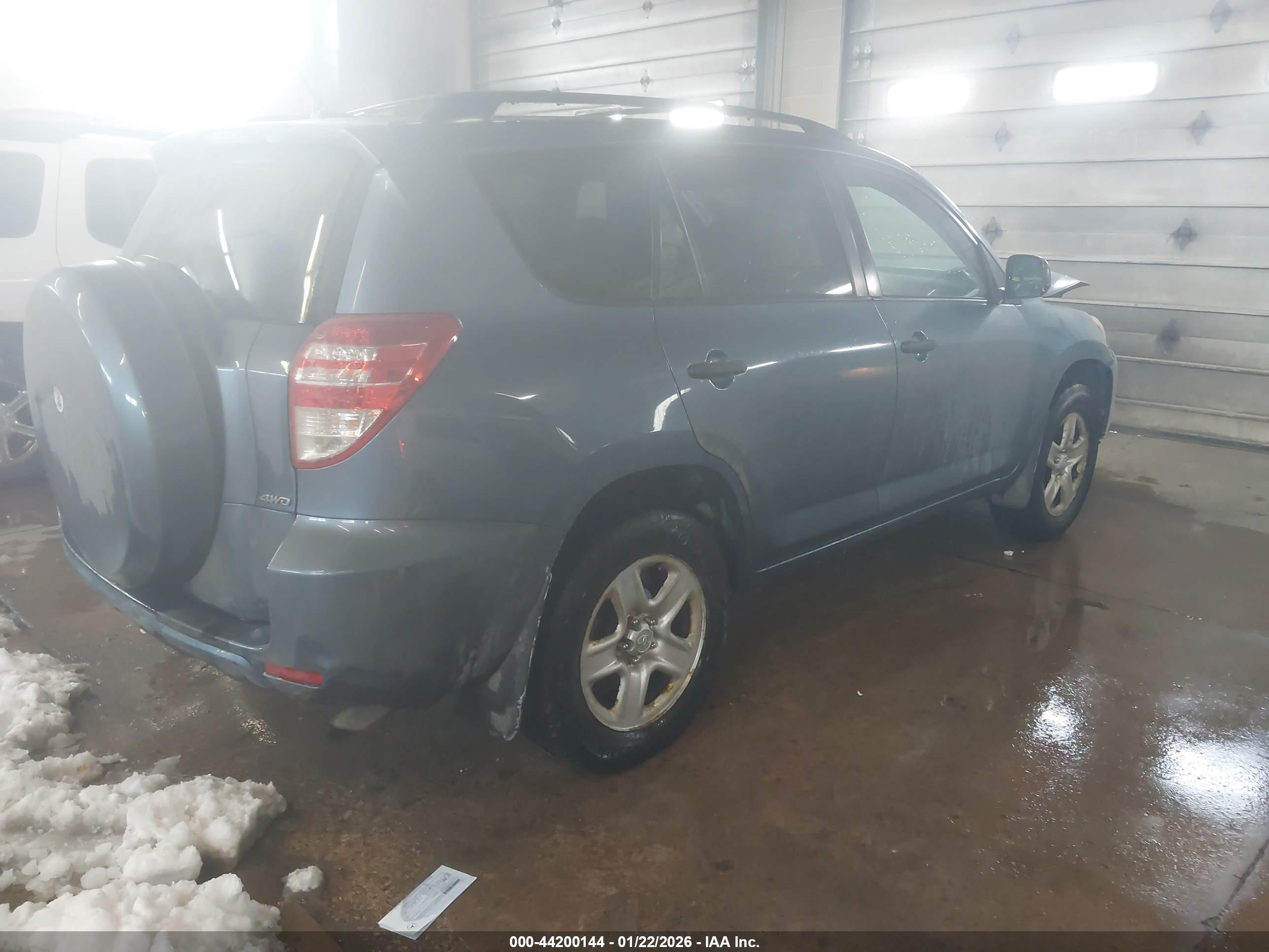 TOYOTA RAV4 image 4
