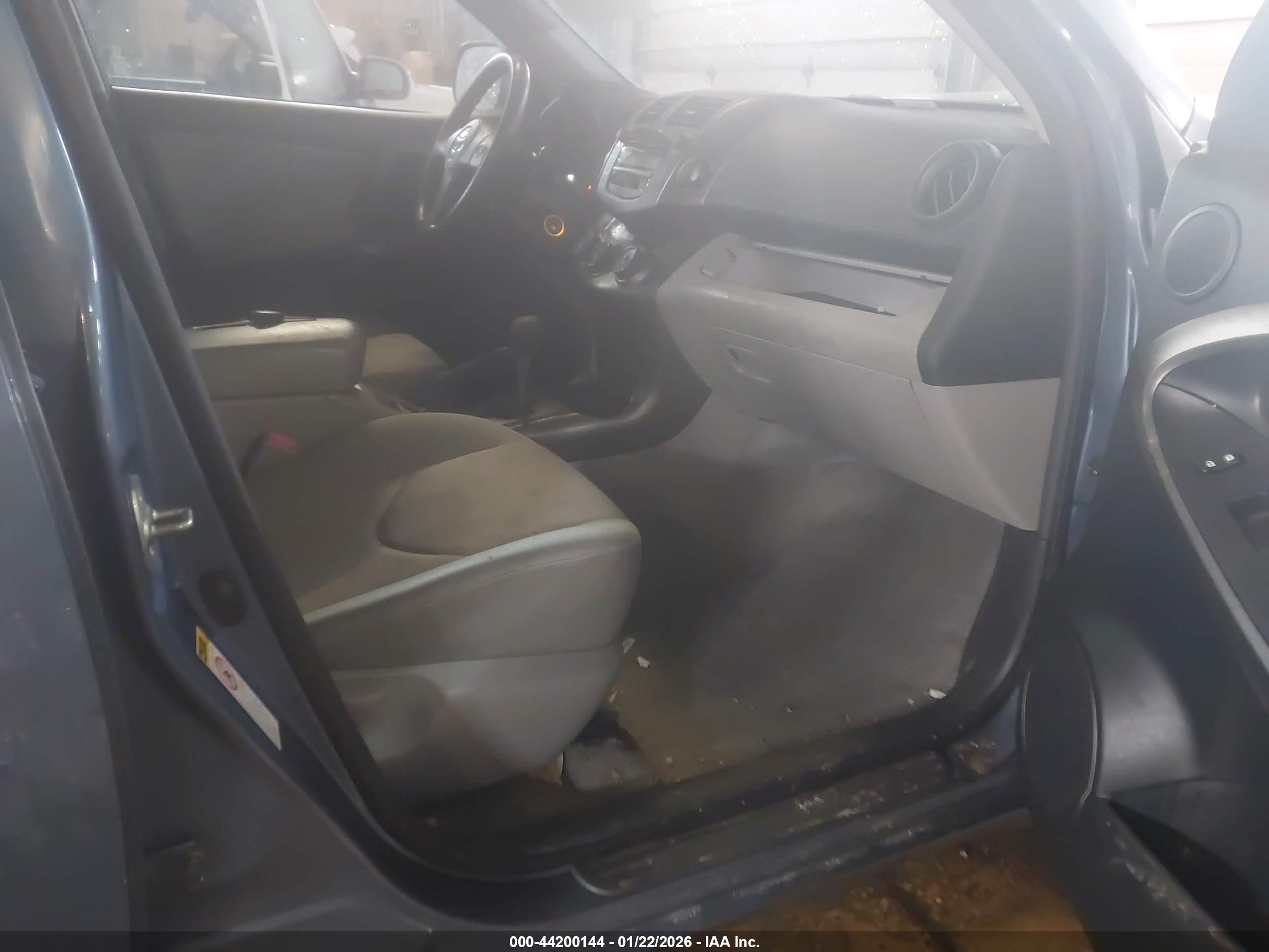 TOYOTA RAV4 image 5