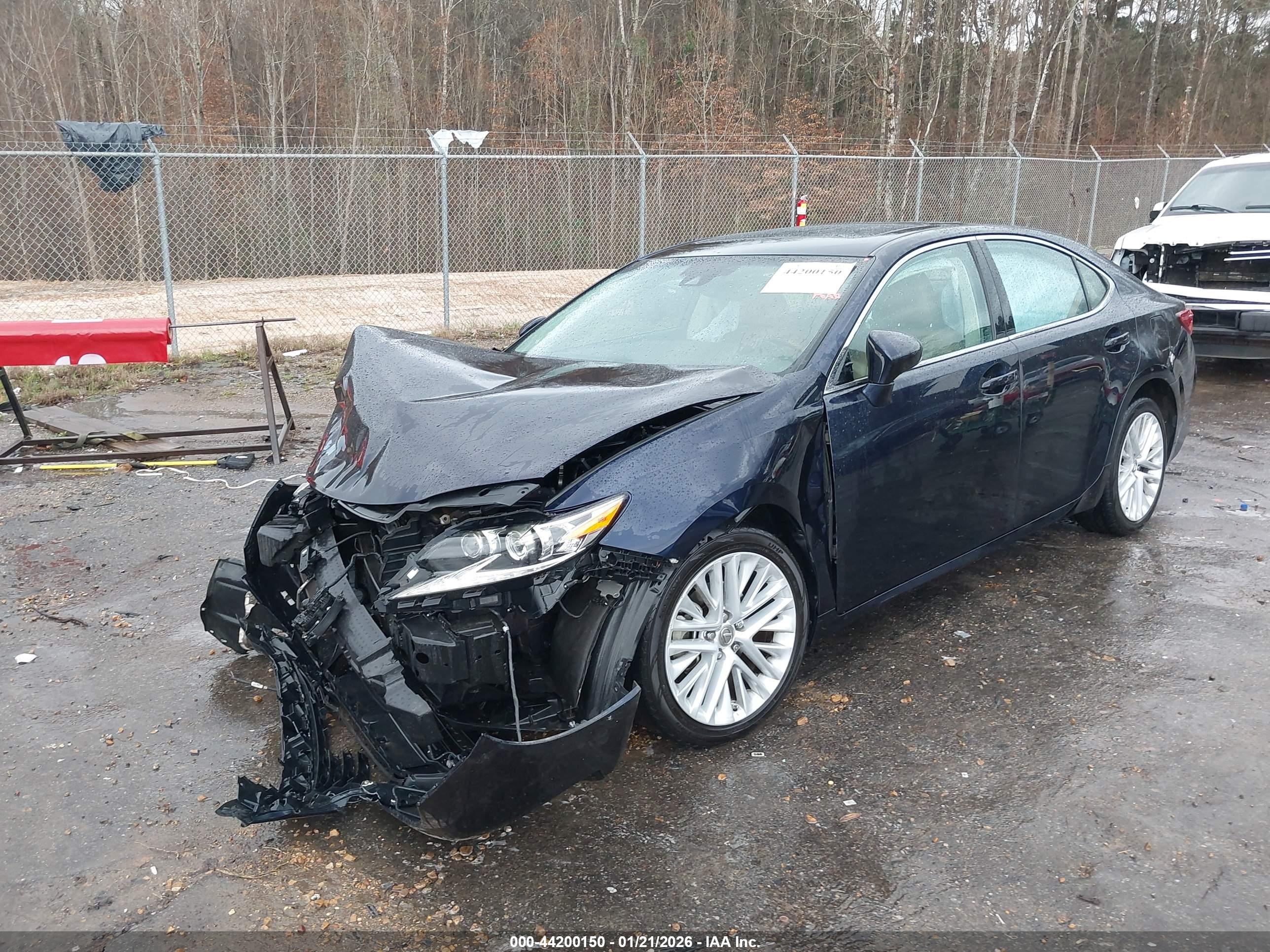 LEXUS ES image 2