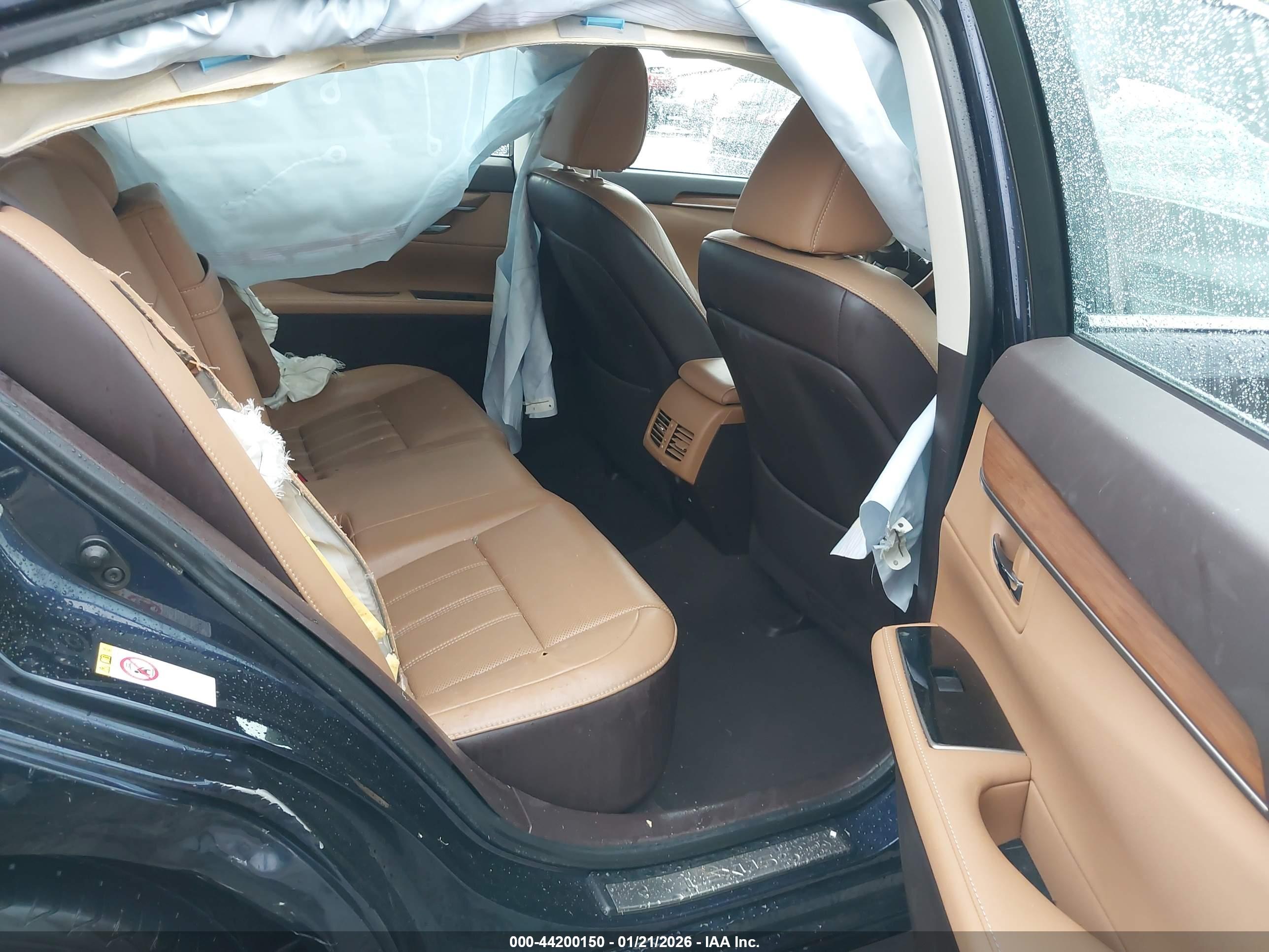 LEXUS ES image 8