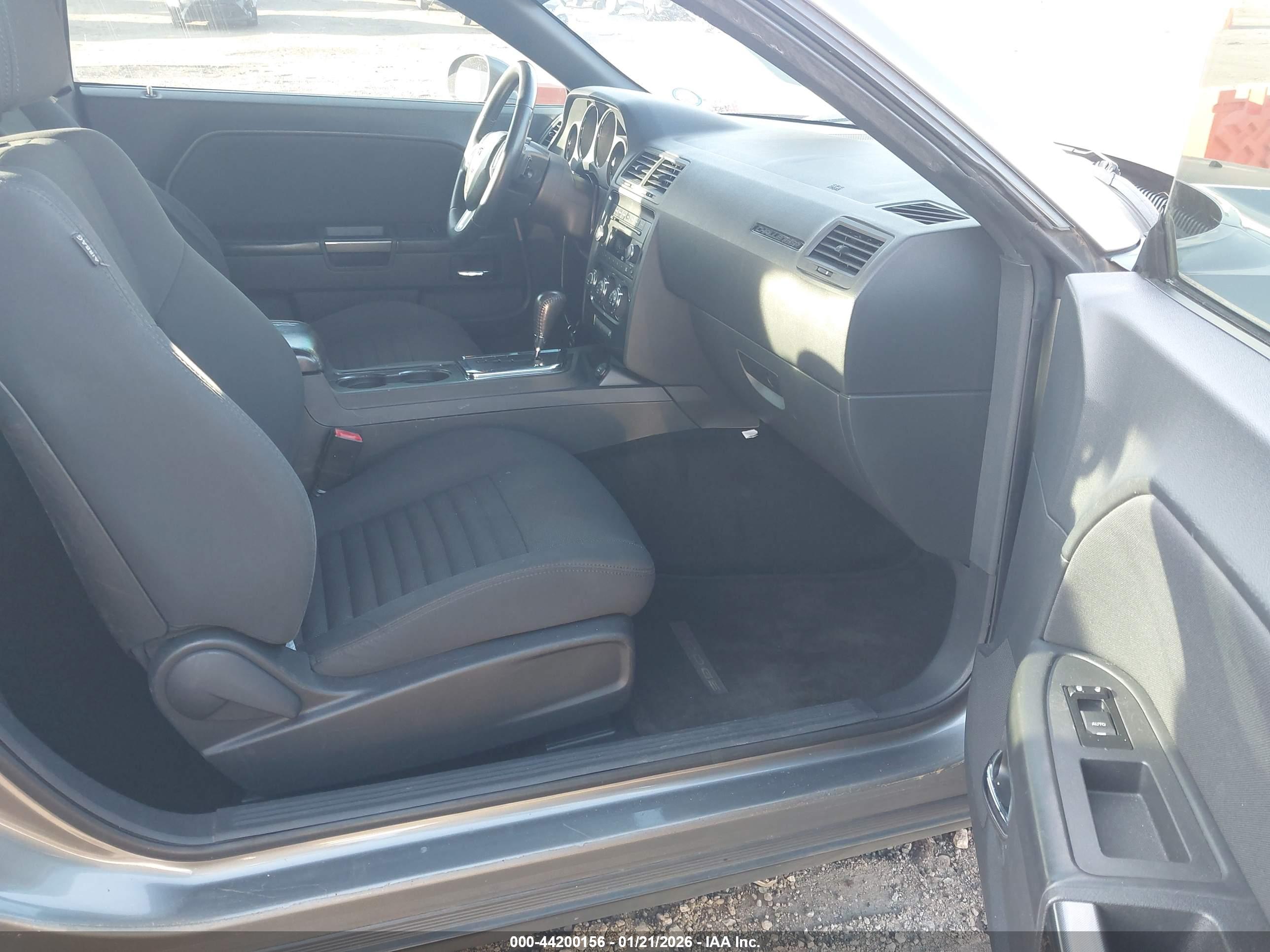 DODGE CHALLENGER image 5