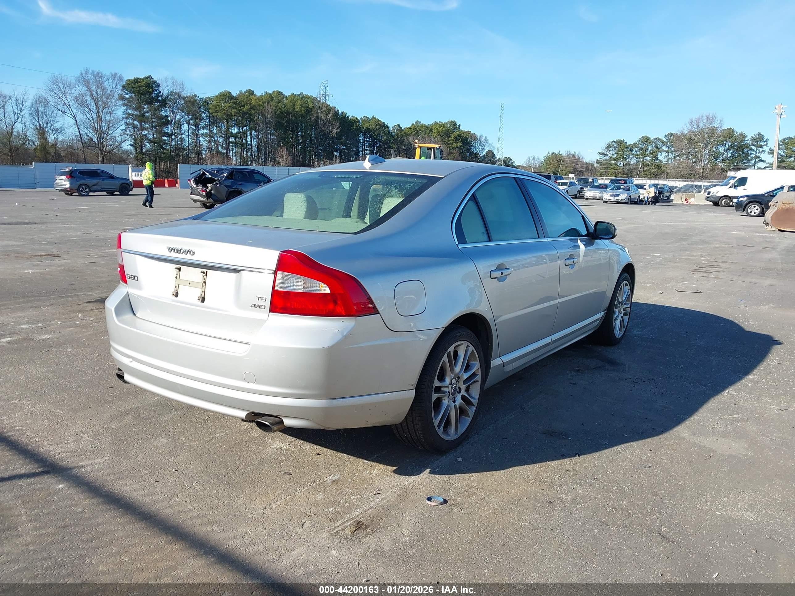 VOLVO S80 image 4