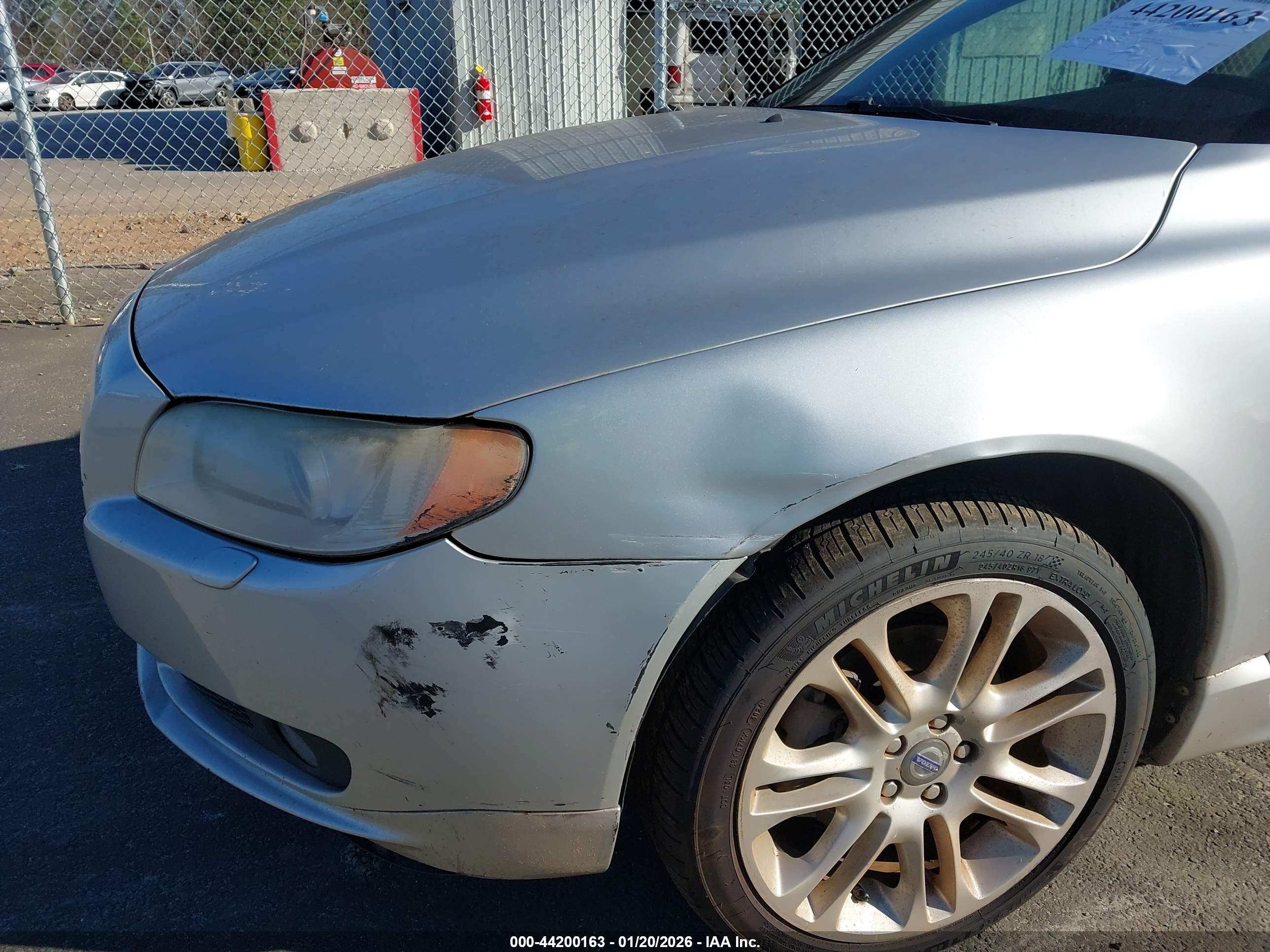 VOLVO S80 image 6