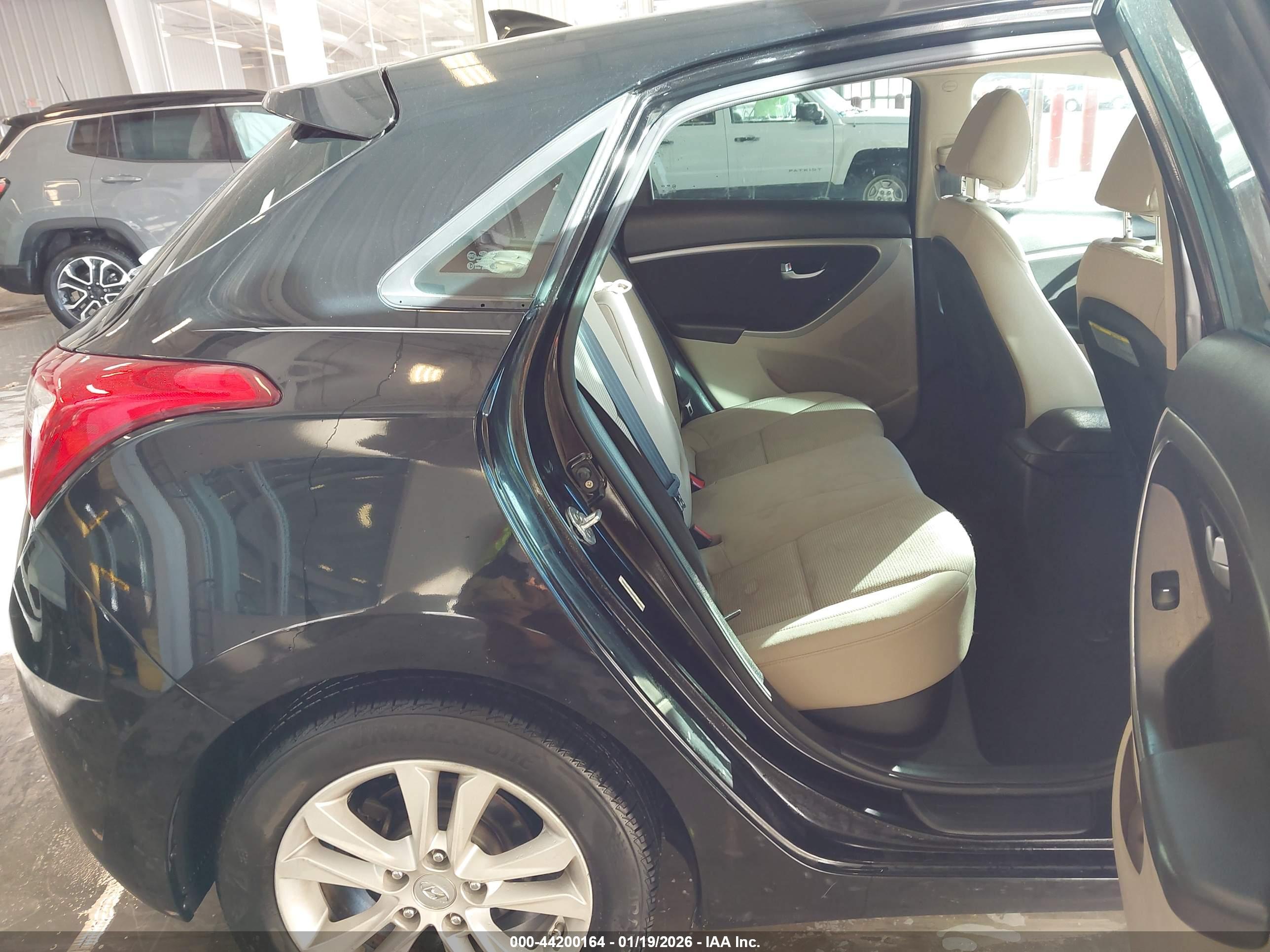 HYUNDAI ELANTRA image 8