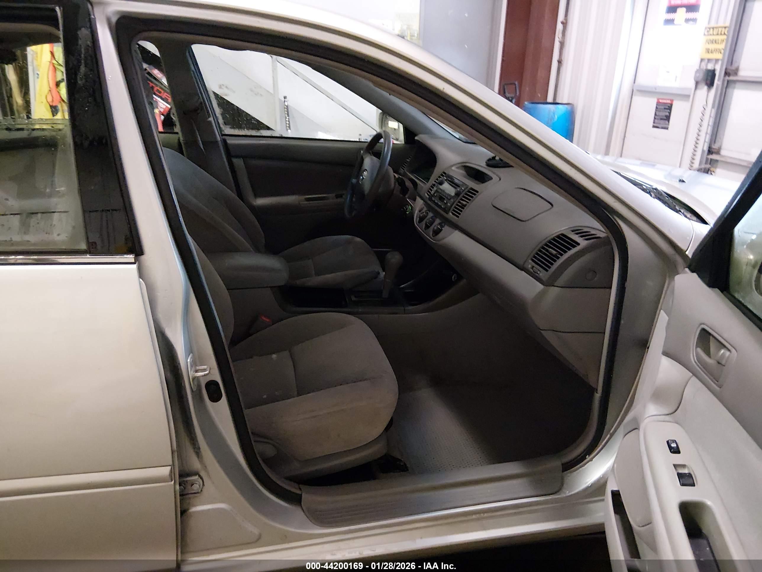 TOYOTA CAMRY image 5