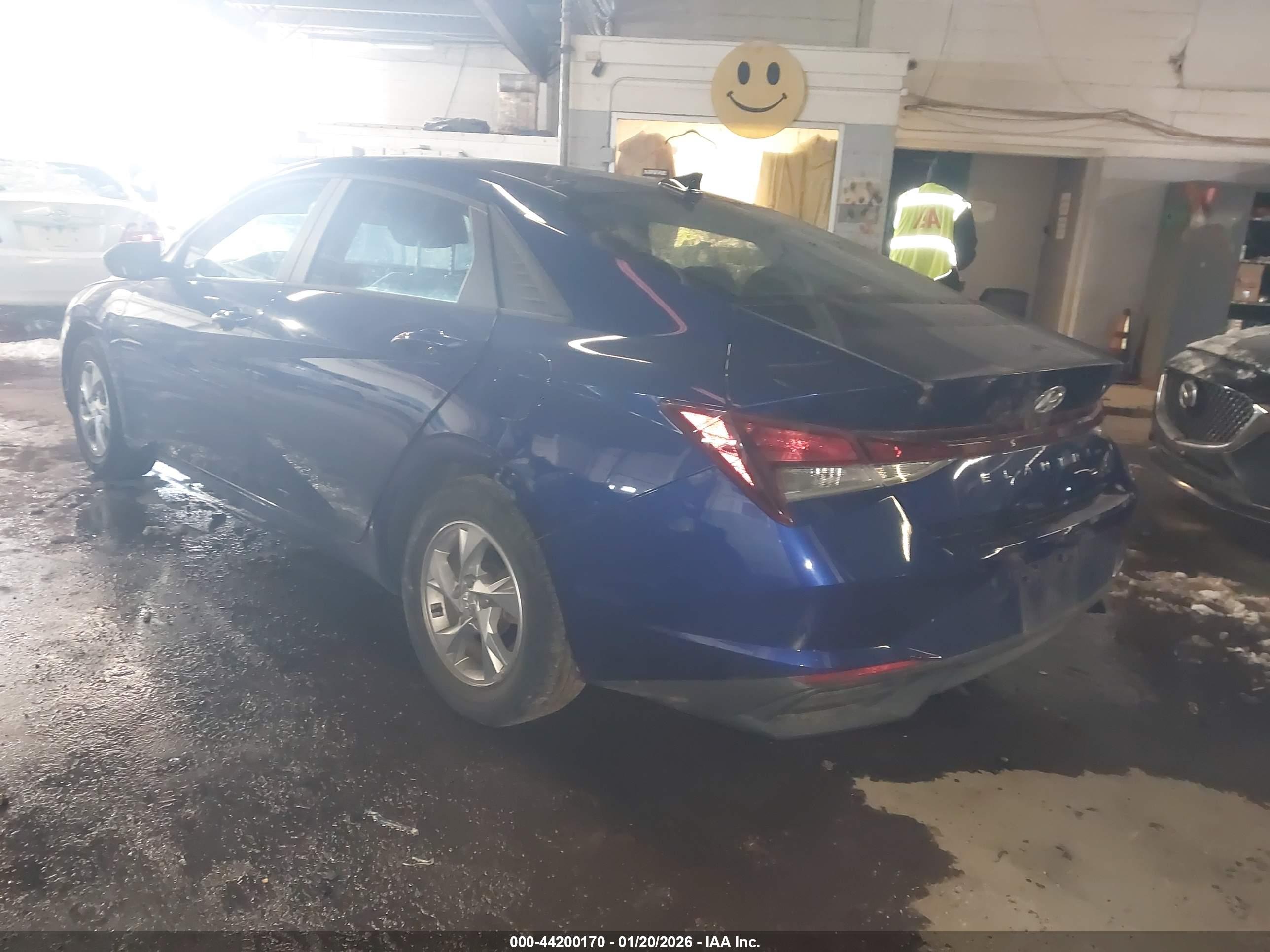 HYUNDAI ELANTRA image 3