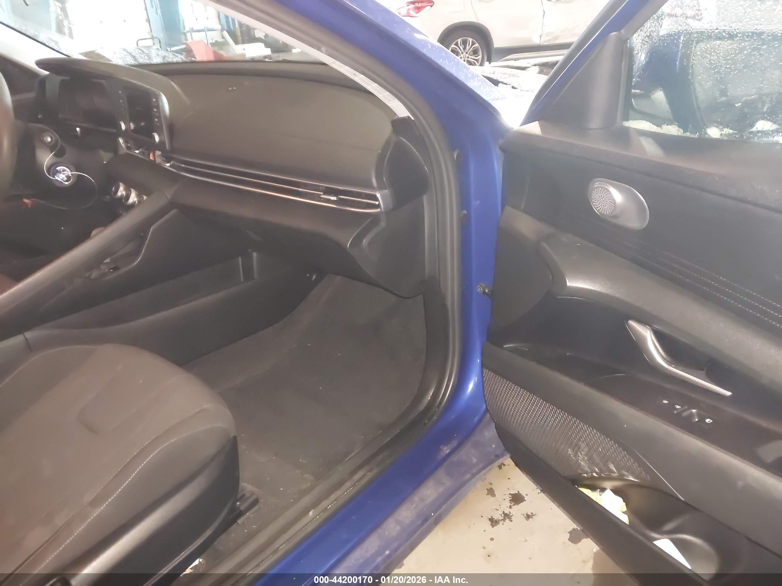 HYUNDAI ELANTRA image 5