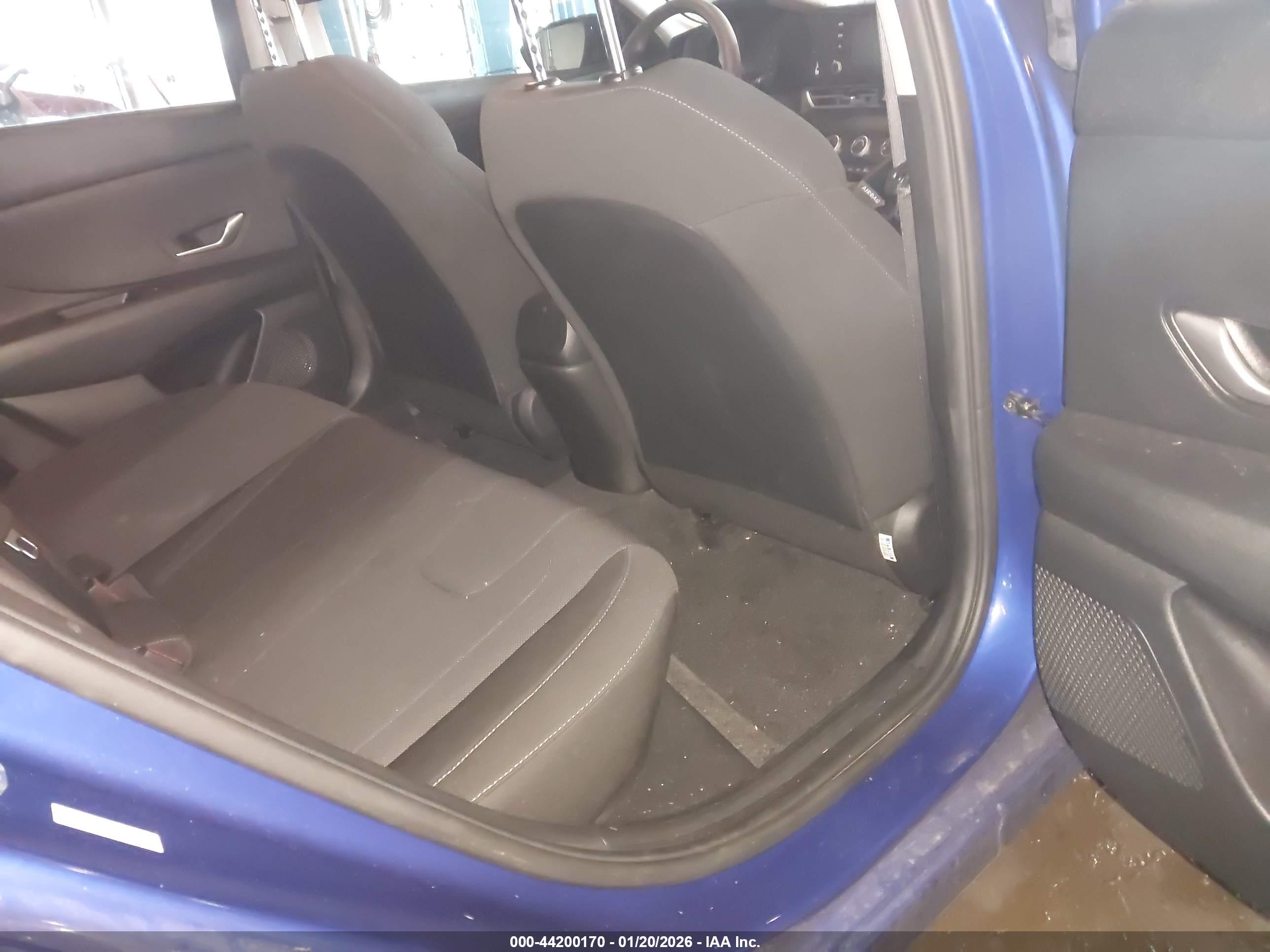 HYUNDAI ELANTRA image 8