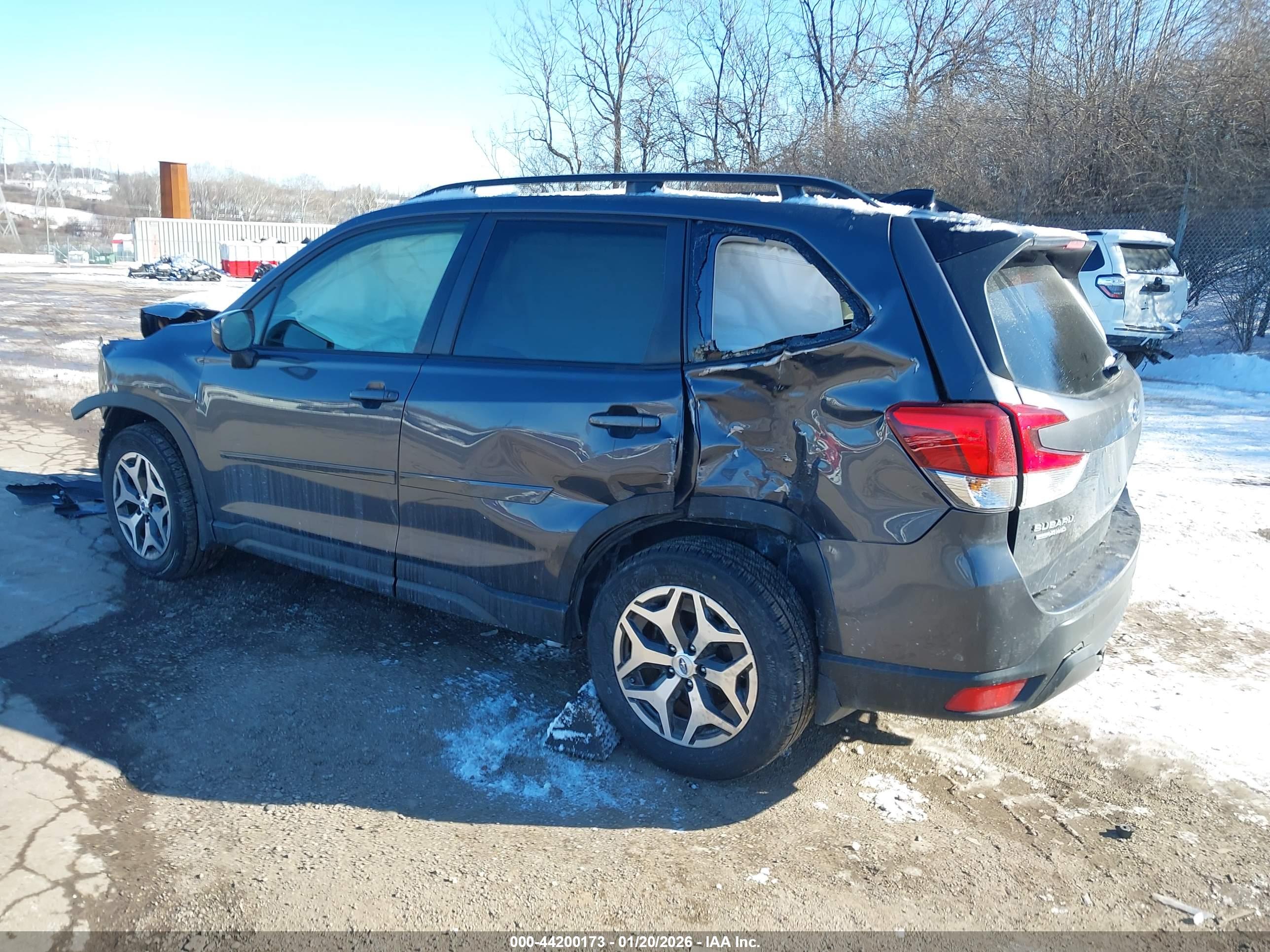 SUBARU FORESTER image 3