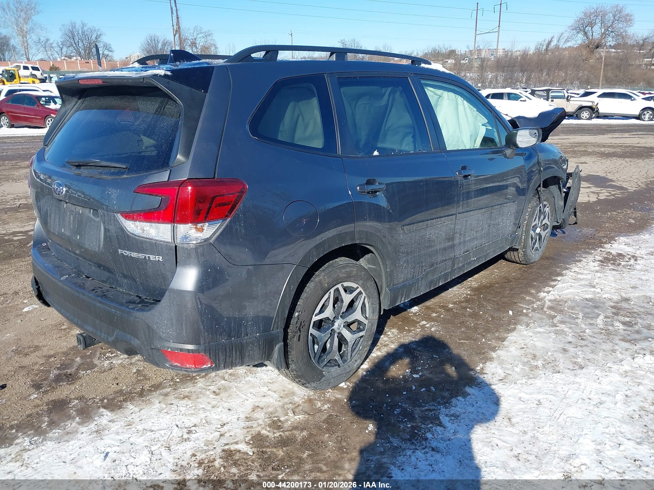 SUBARU FORESTER image 4