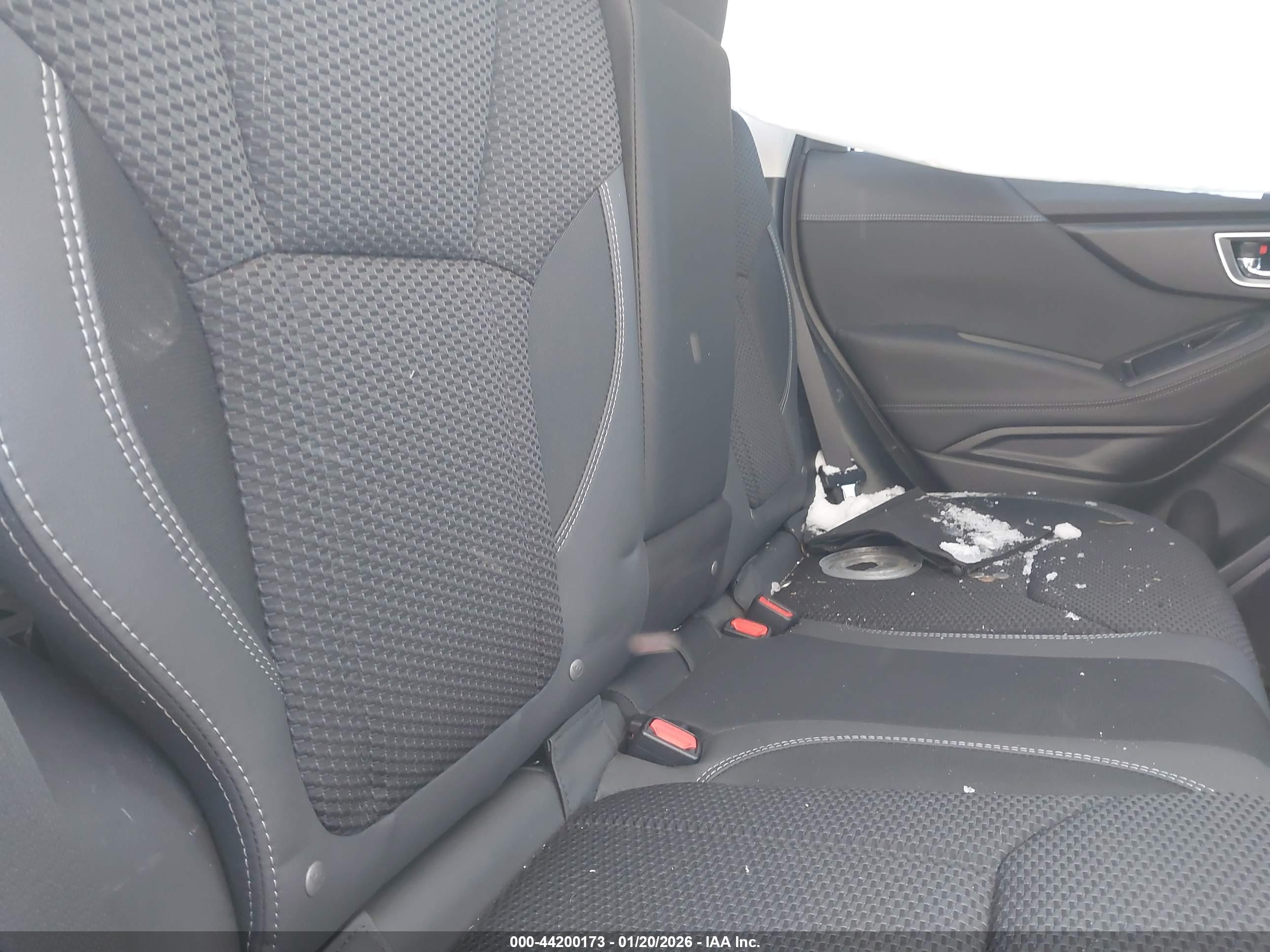 SUBARU FORESTER image 8