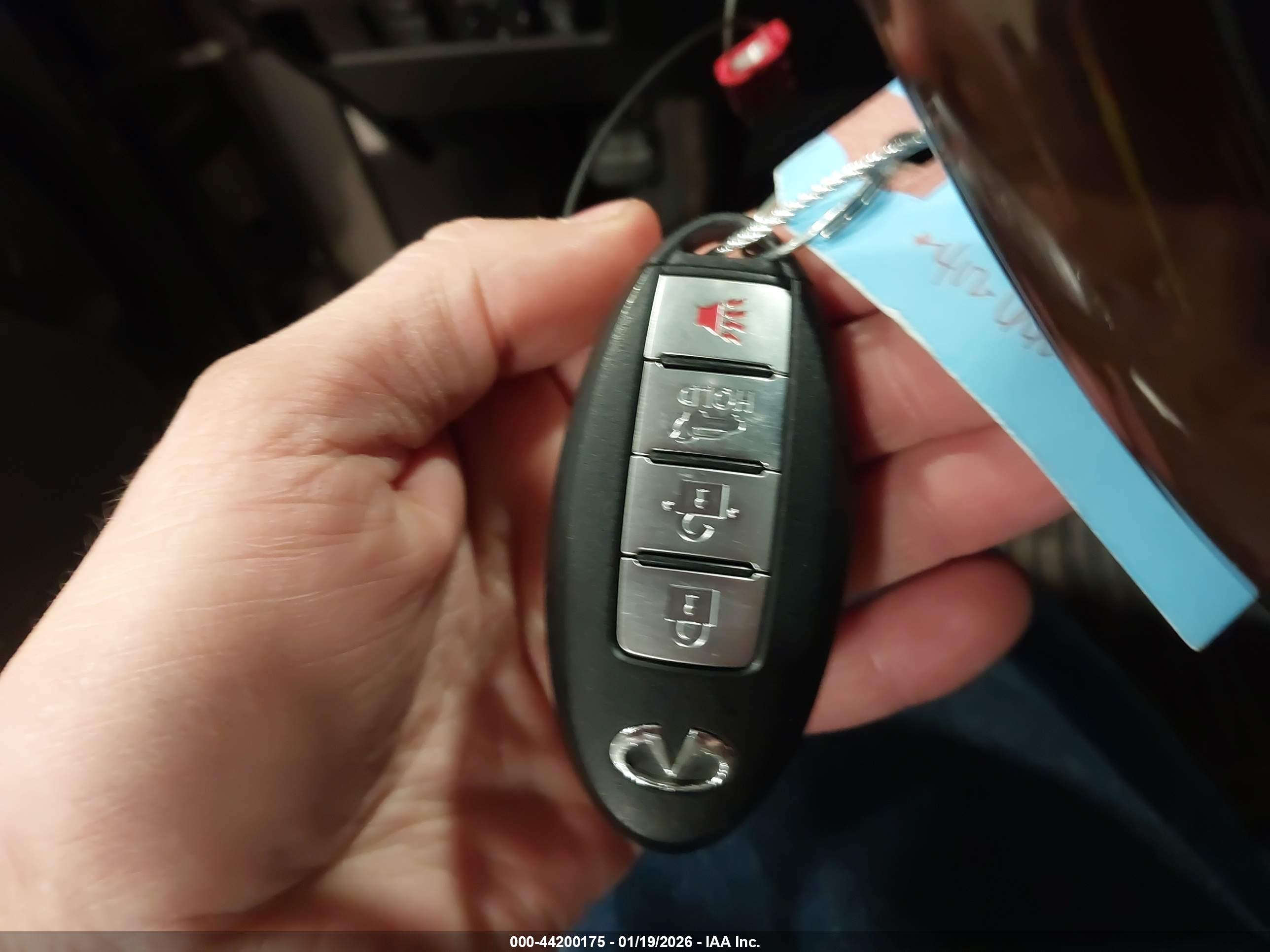 INFINITI QX56 image 11