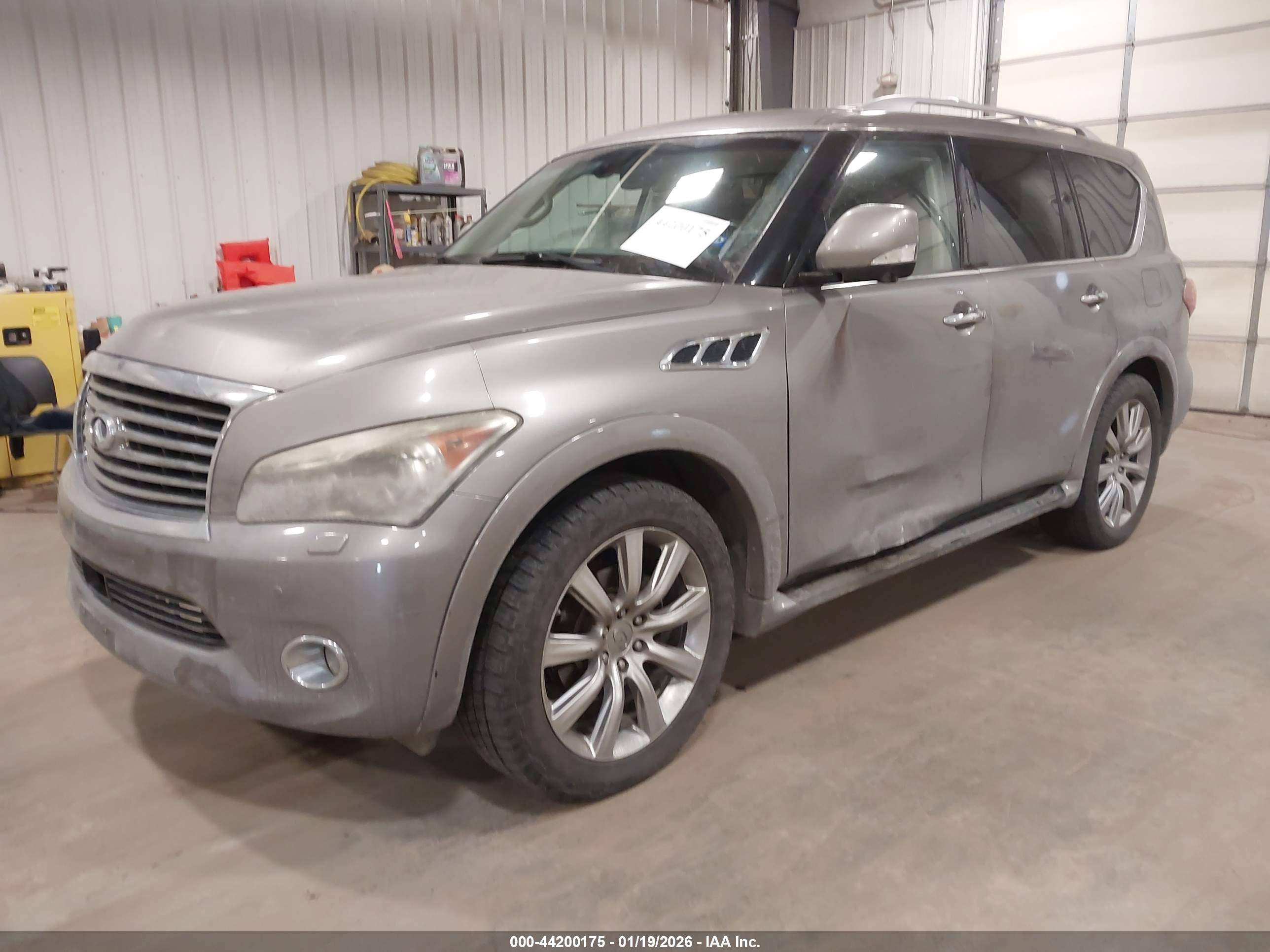 INFINITI QX56 image 2