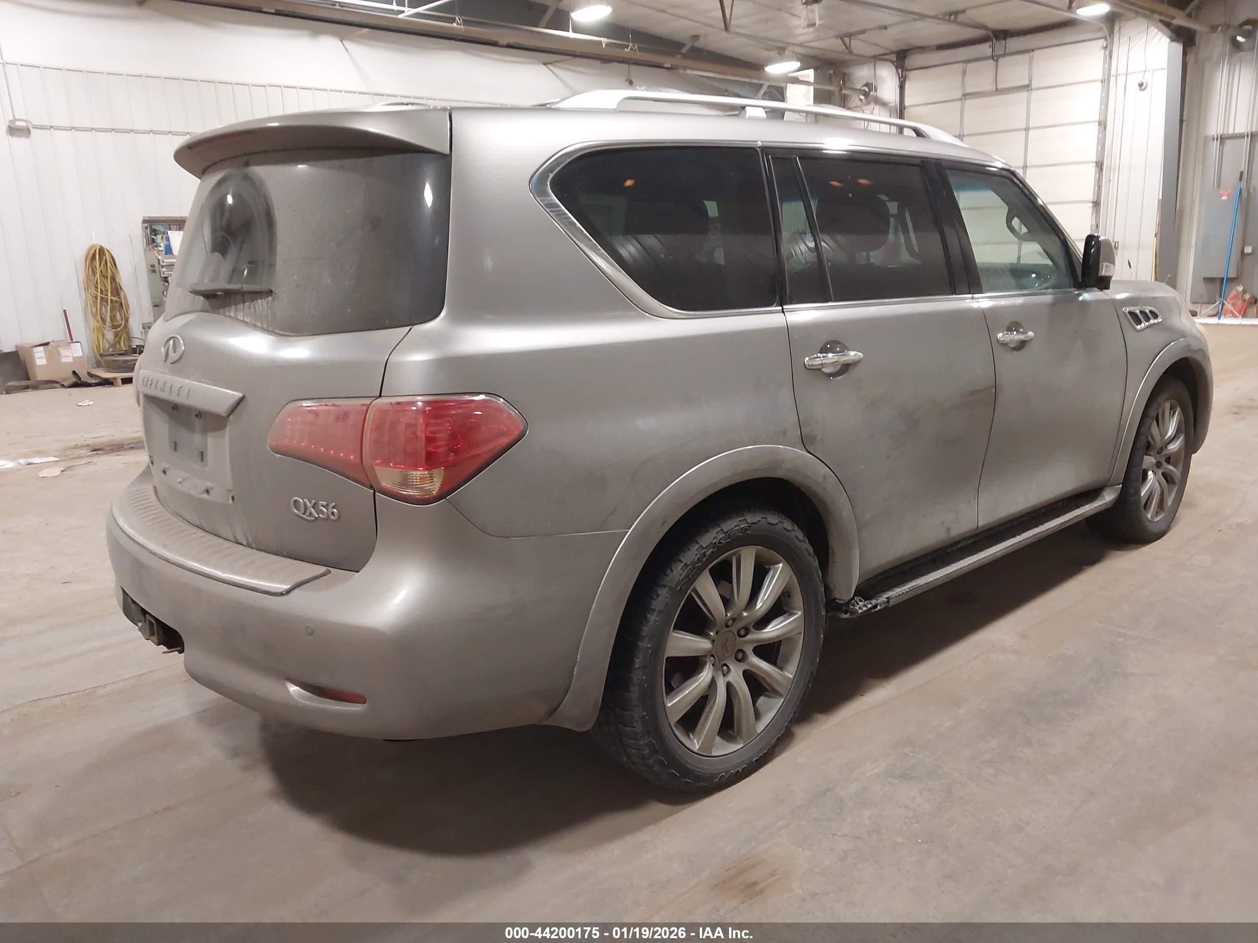 INFINITI QX56 image 4