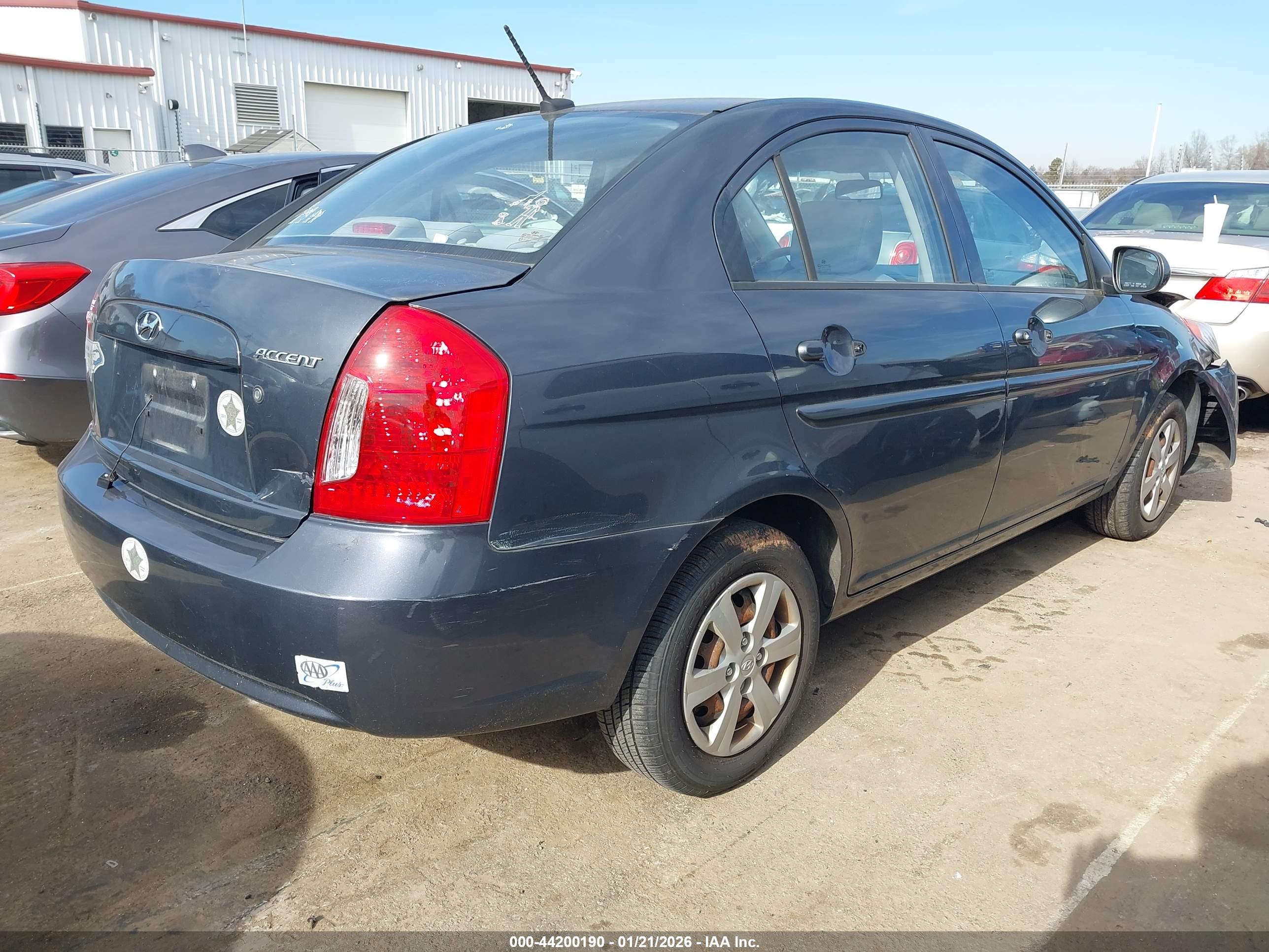 HYUNDAI ACCENT image 4