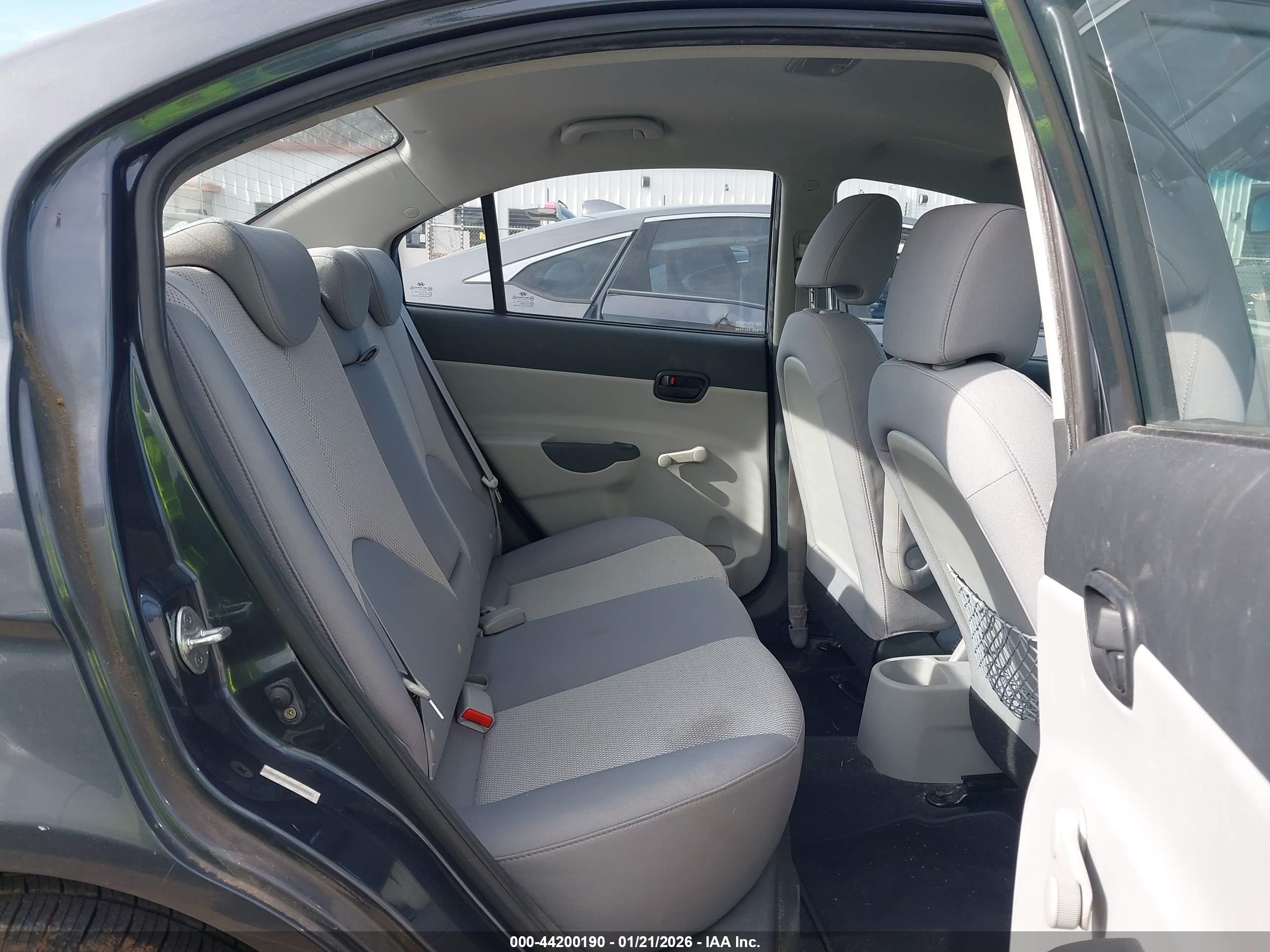 HYUNDAI ACCENT image 8