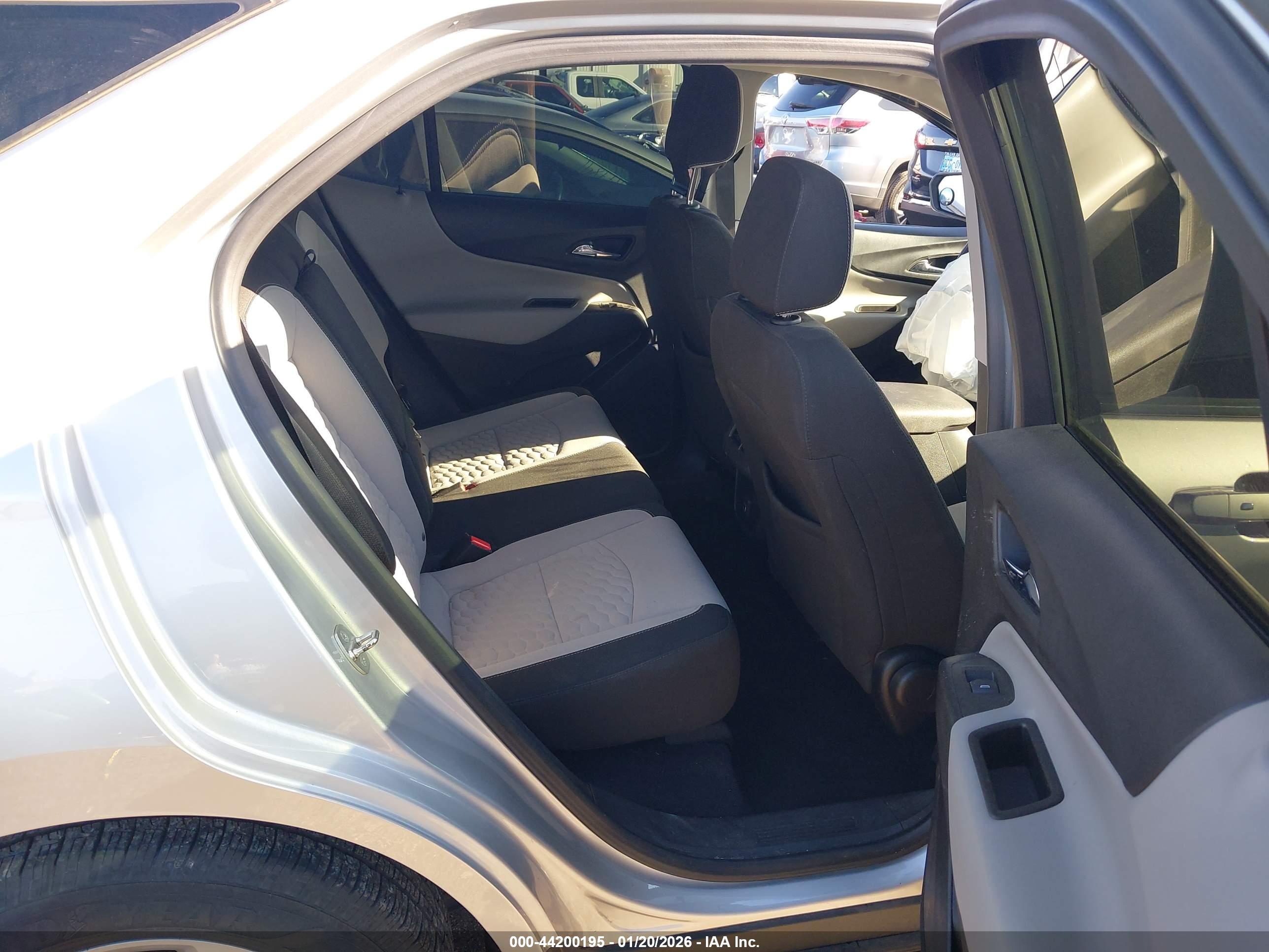 CHEVROLET EQUINOX image 8