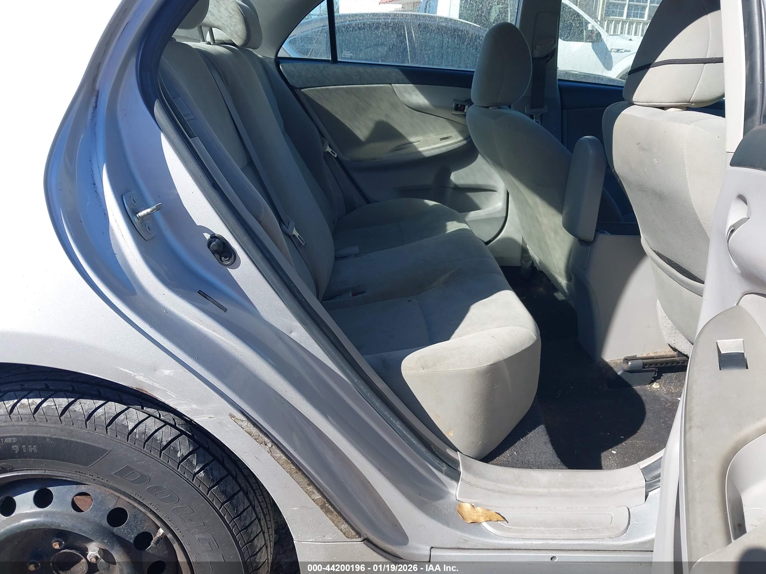 TOYOTA COROLLA image 8