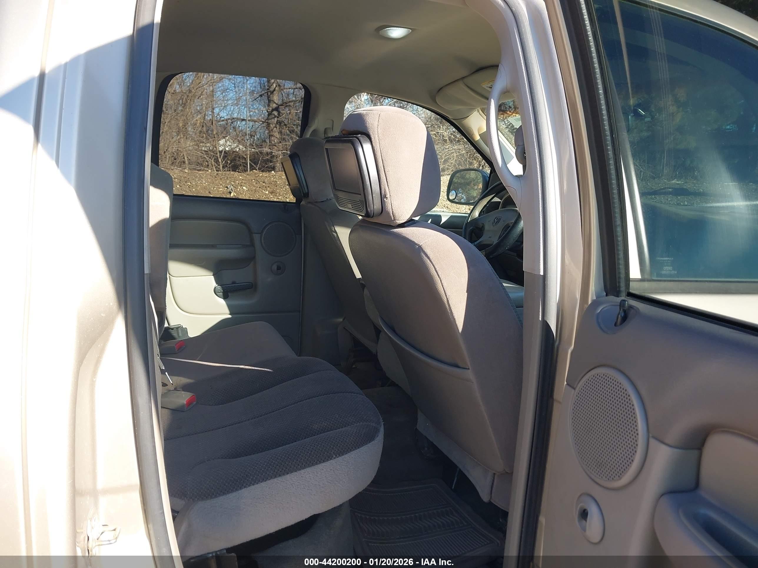 DODGE RAM image 8