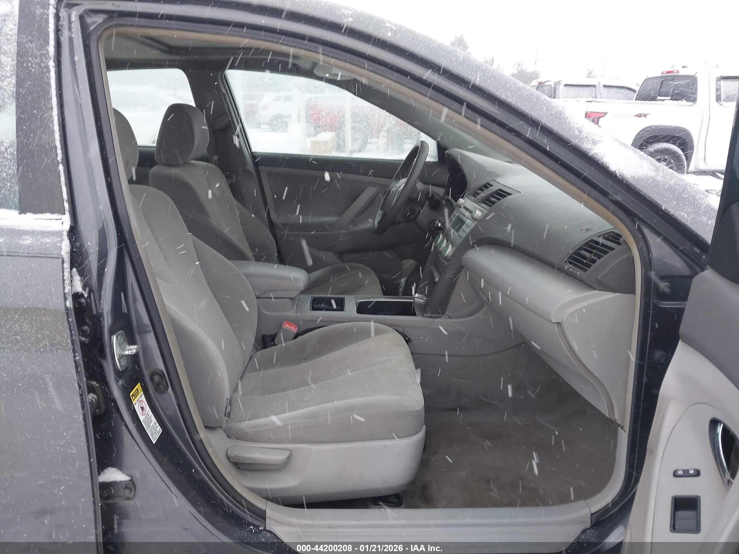 TOYOTA CAMRY image 5