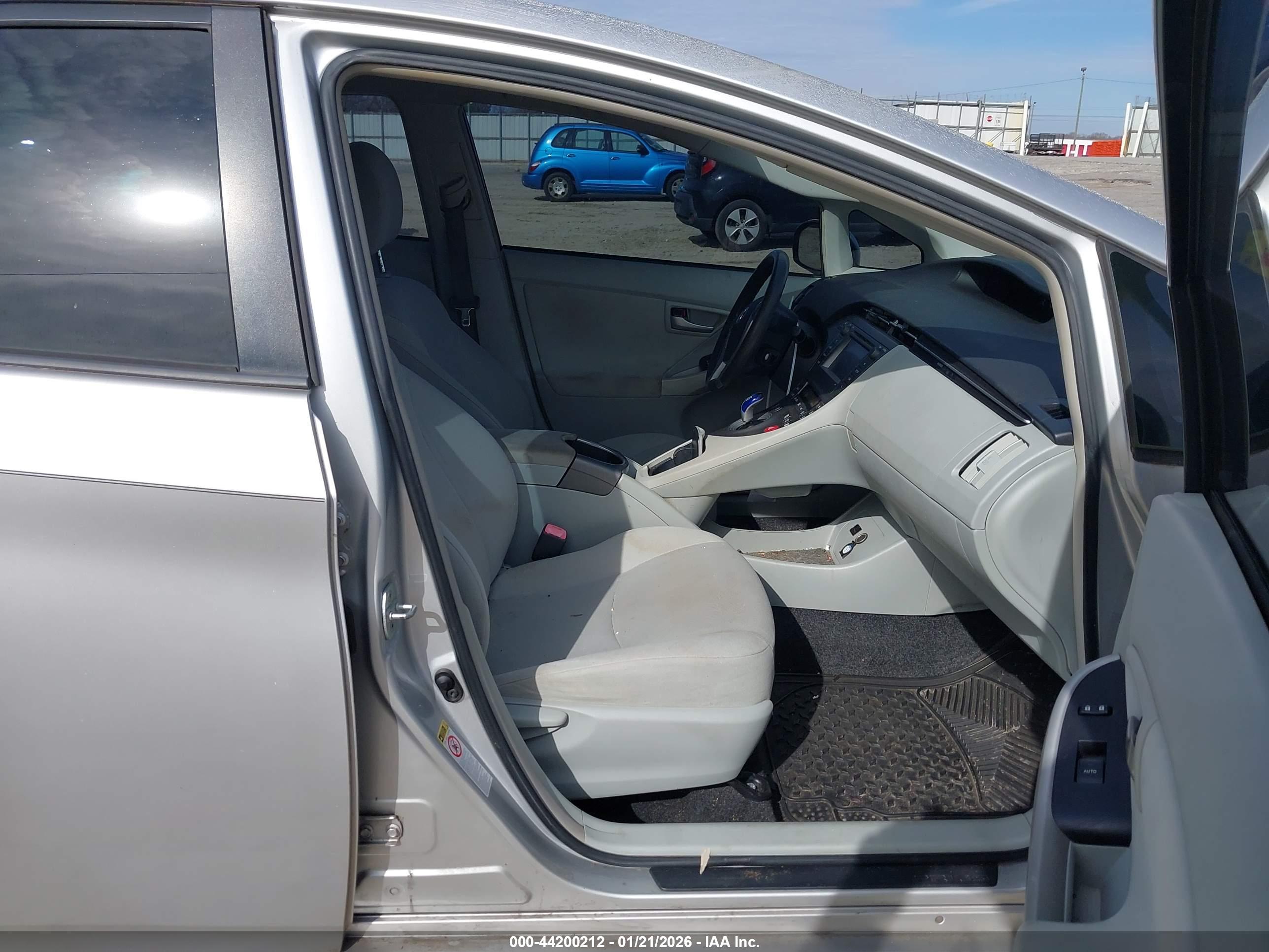 TOYOTA PRIUS image 5