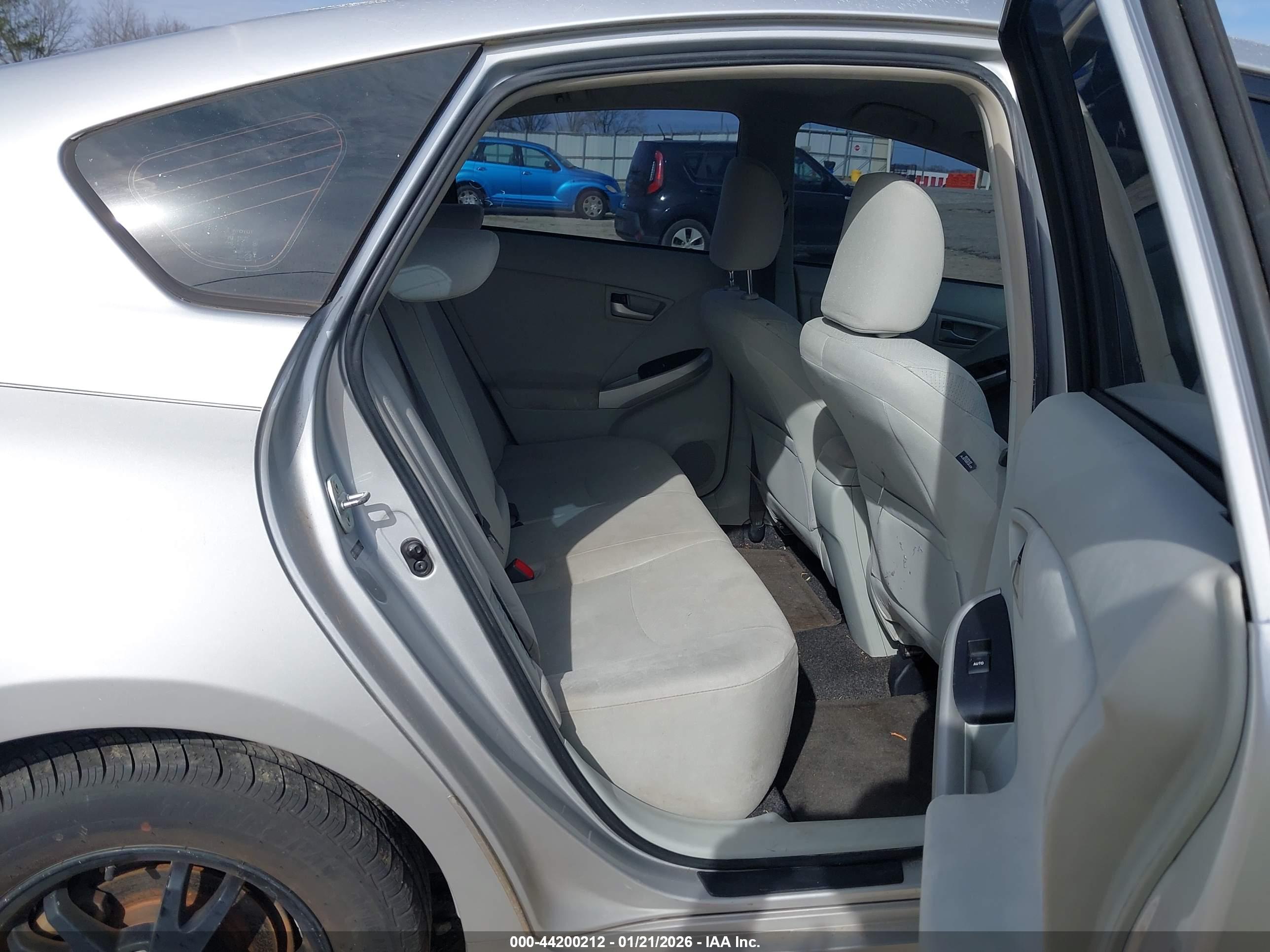 TOYOTA PRIUS image 8