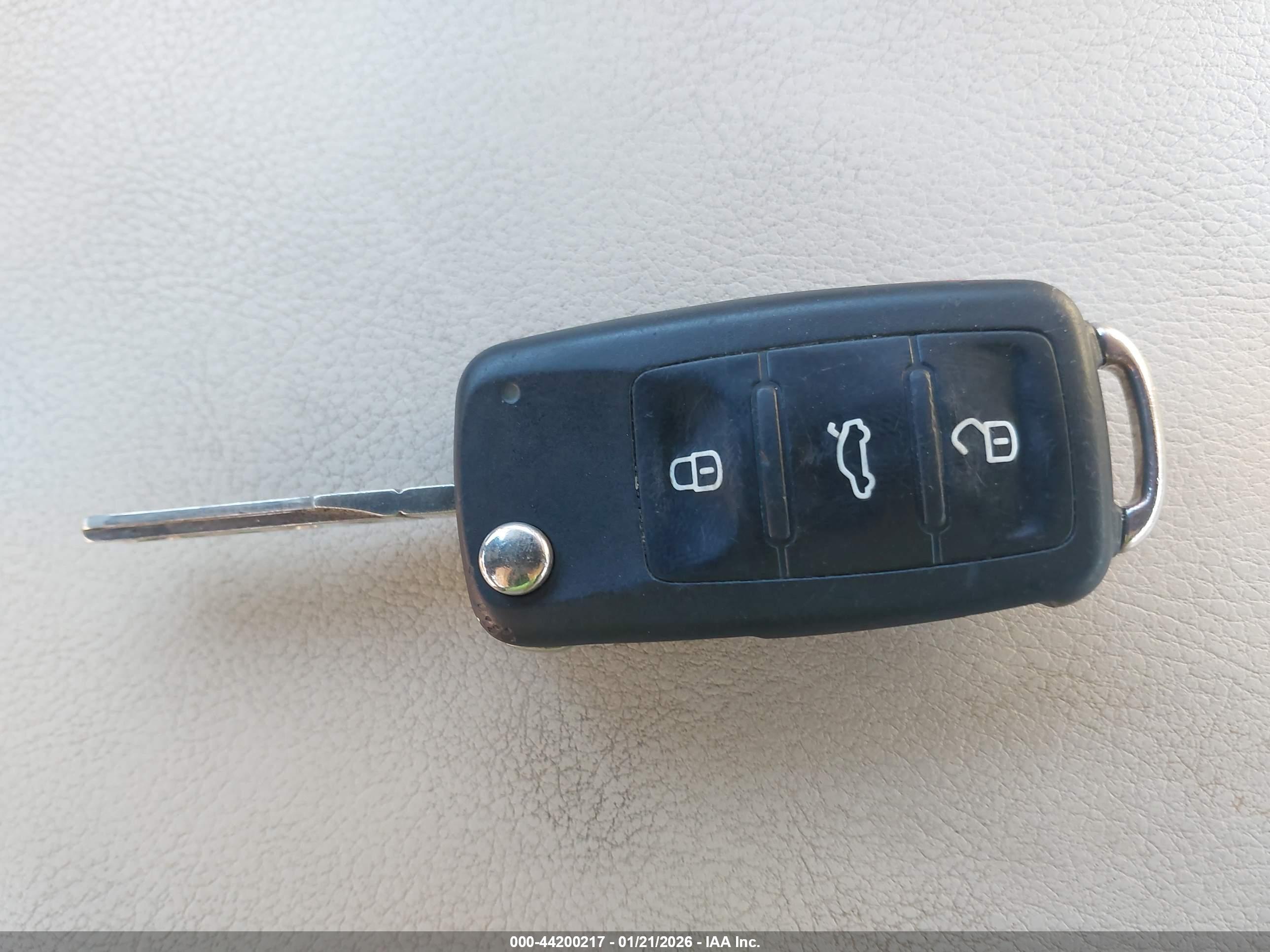 VOLKSWAGEN PASSAT image 11